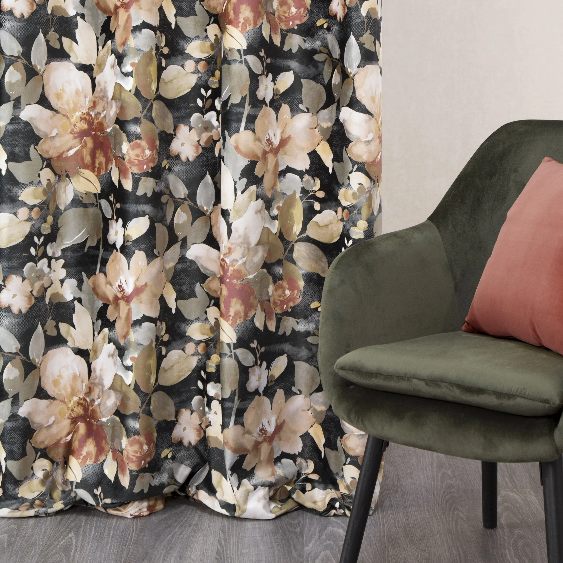 Zasłona welwetowa grafitowo, zielona w kwiaty 140x250 cm przelotka - BETTY | eurofirany