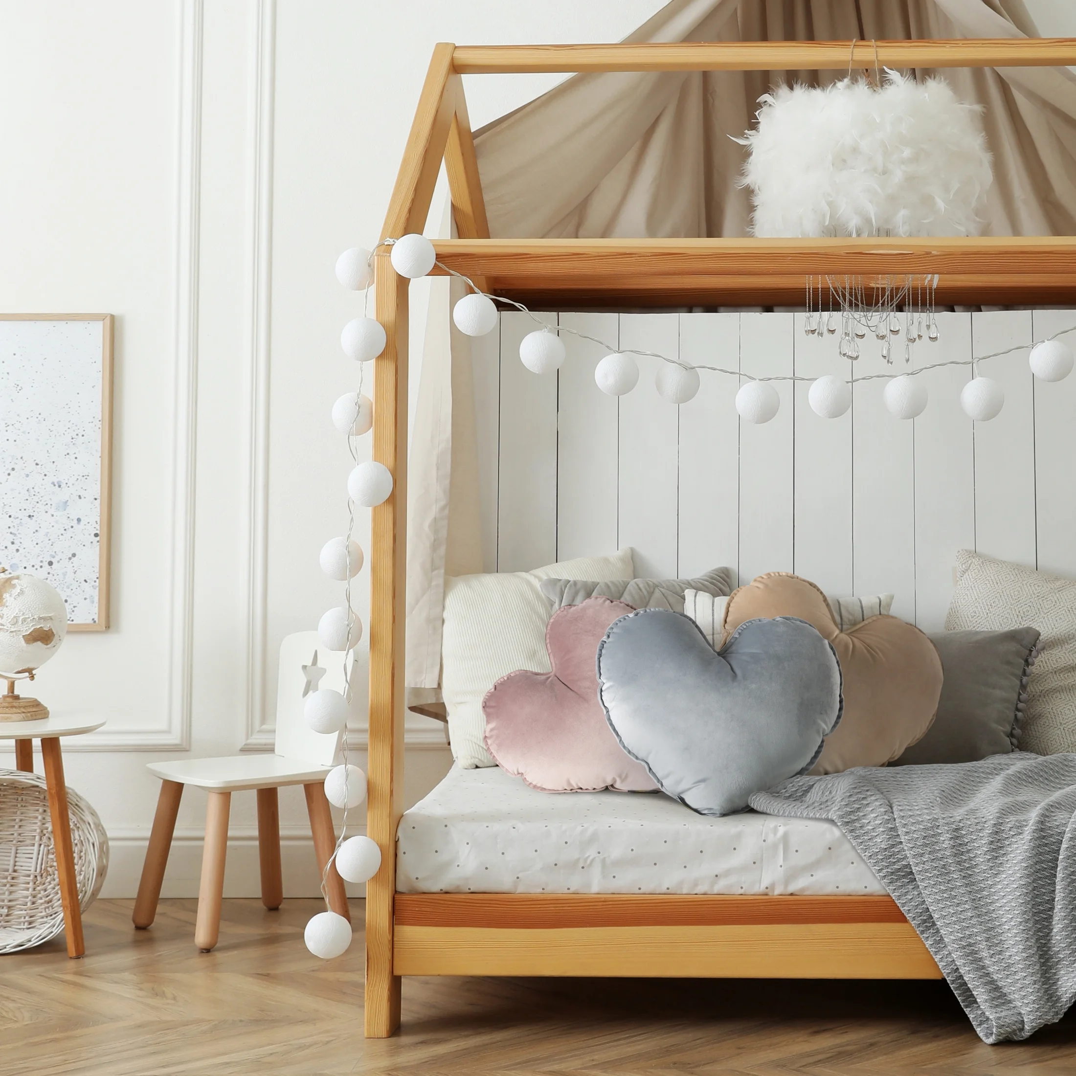 Poduszka w kształcie serca 45 x 45 cm welwetowa popielata