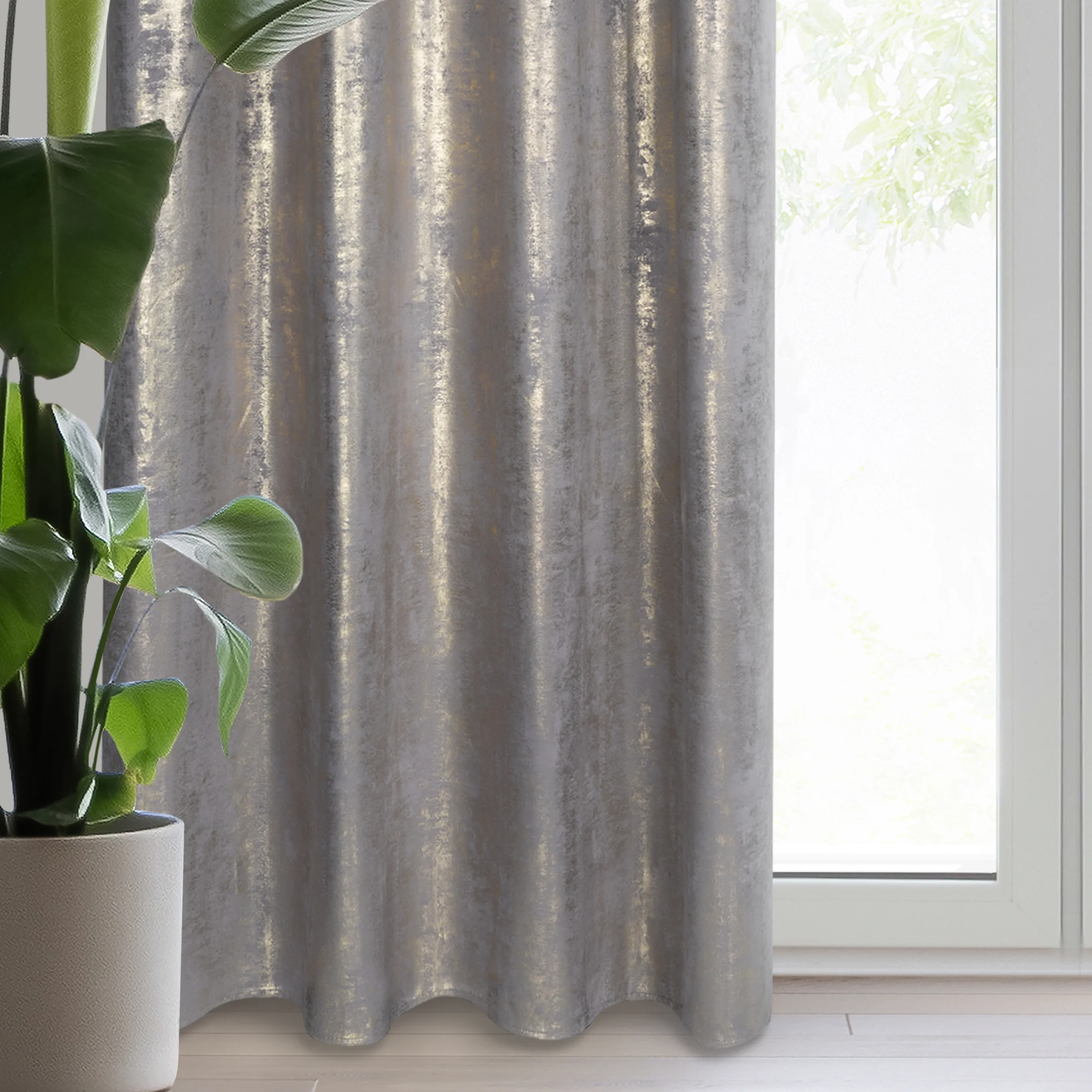 Zasłona welwetowa biało, srebrzysta zdobiona przecieranym wzorem 140x250 cm przelotka - RENIA | eurofirany