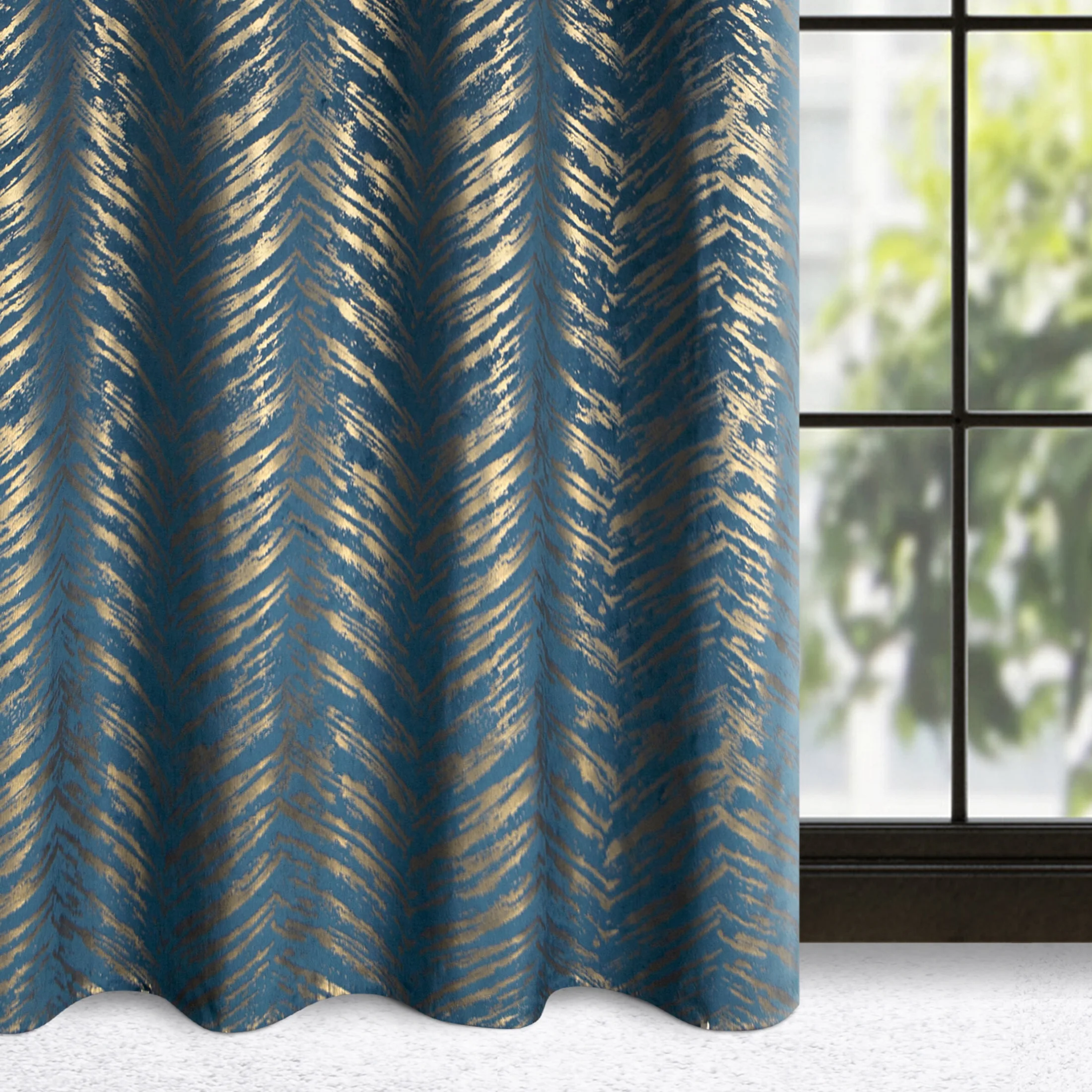 Zasłona granatowa z błyszczącym złotym nadrukiem z welwetu 140x250 cm przelotka - SARA | eurofirany