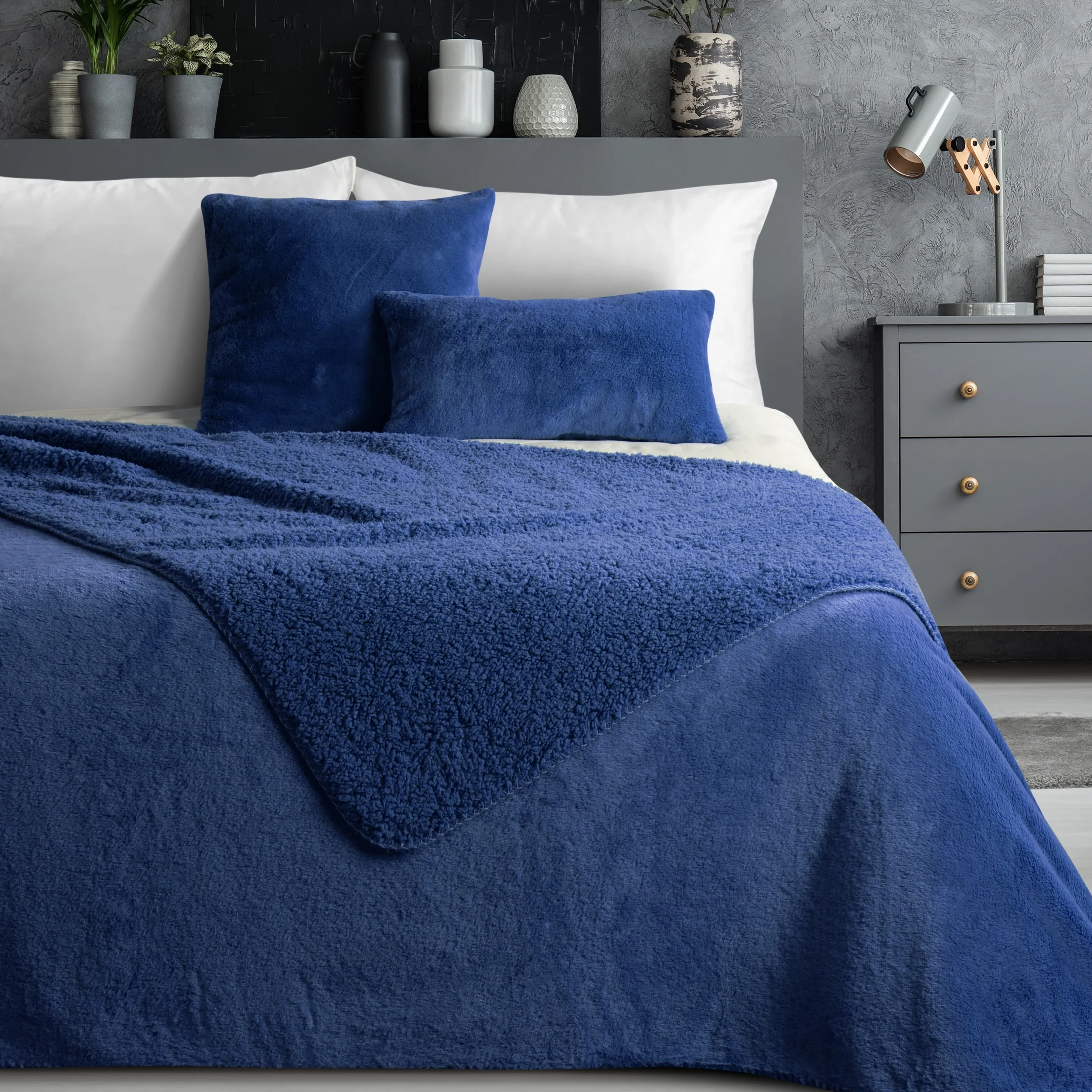 Narzuta dwustronna z przyjemnego futerka i tkaniny barankowej granatowa 220x240 cm NINA Eurofirany Premium | eurofirany