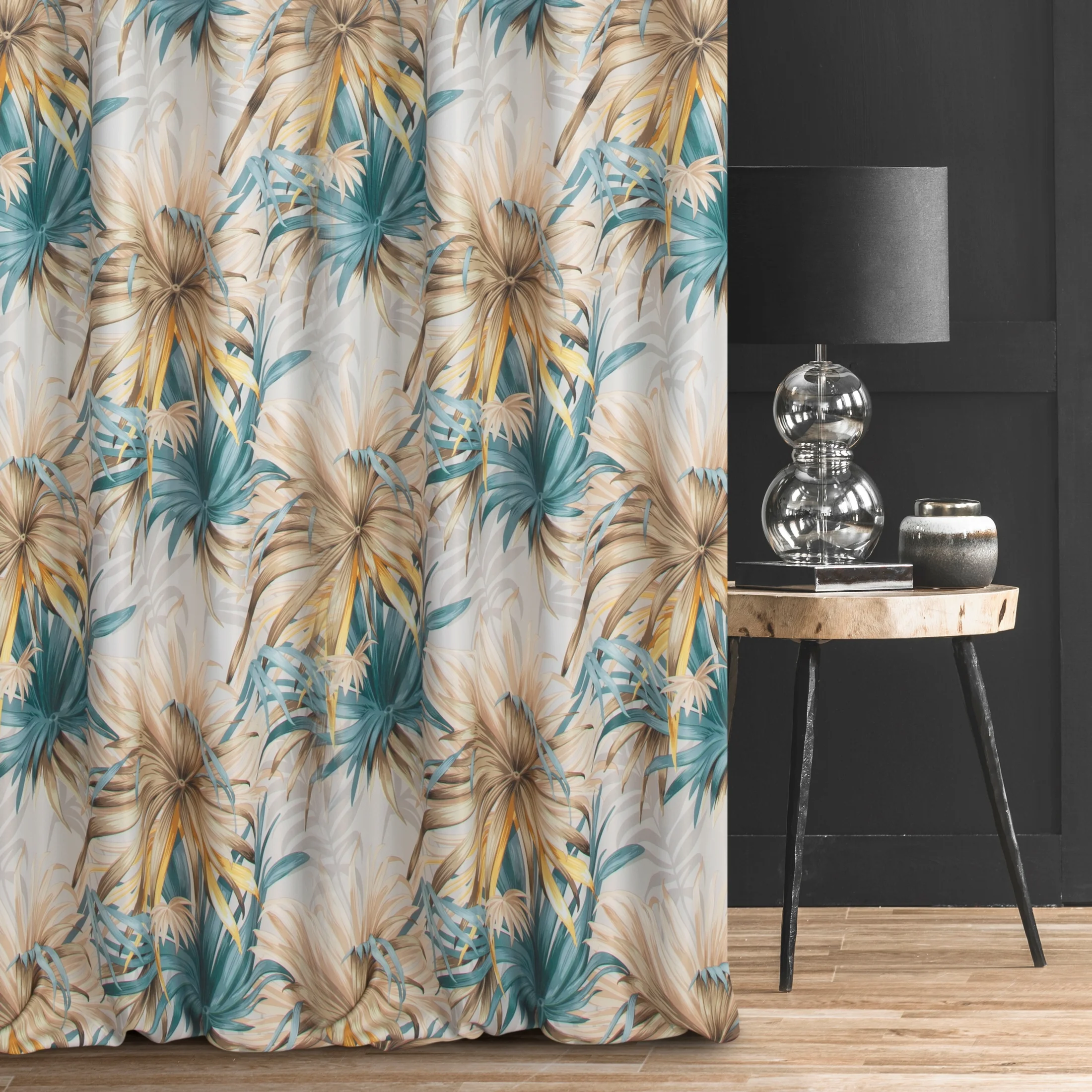 Tkanina zasłonowa zaciemniająca typu blackout, z nadrukiem liści i delikatnym połyskiem