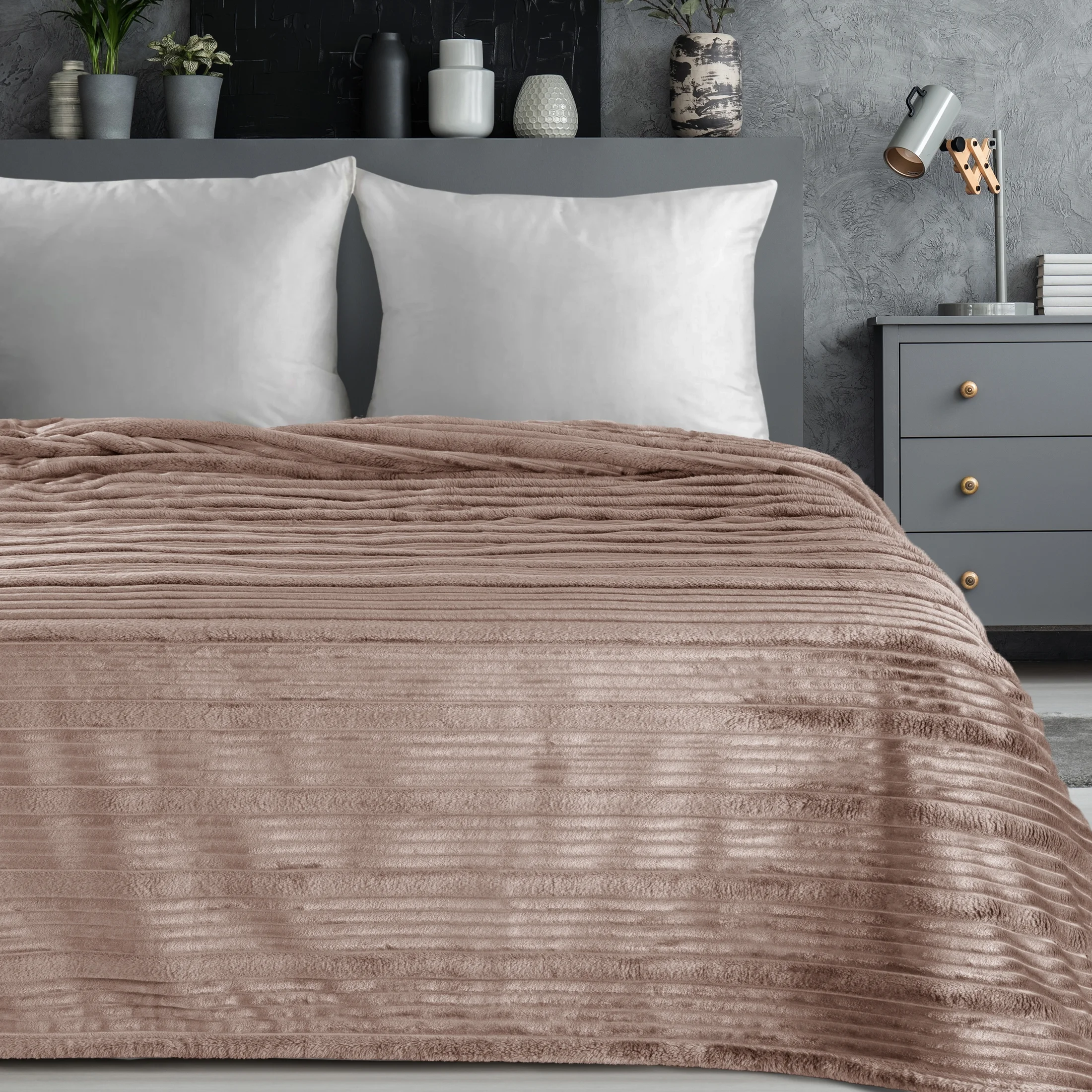 Koc 200x220 cm pudrowy, typu flano z wzorem 3D NINA