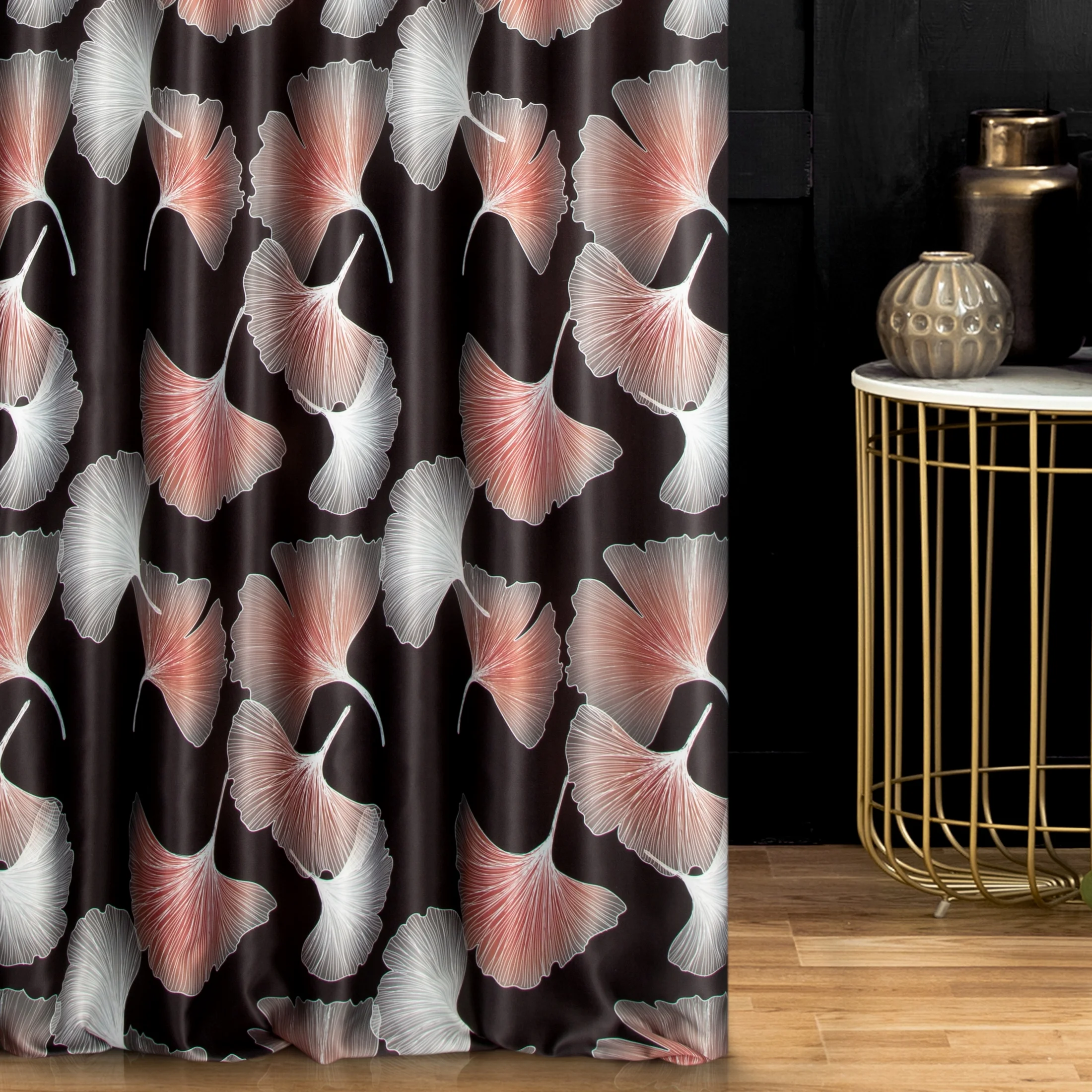 Tkanina zasłonowa zaciemniająca z nadrukiem liści miłorzębu