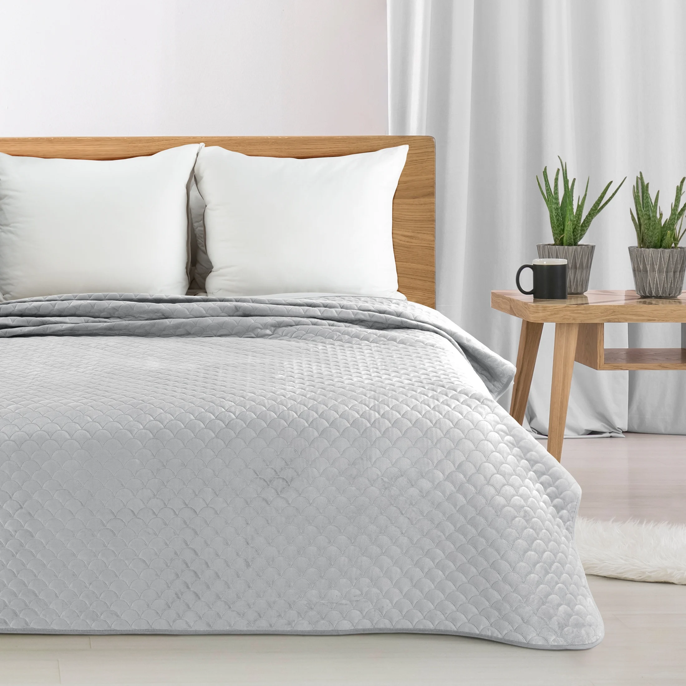 Narzuta welwetowa srebrna 170x210 cm pikowana metodą hot press z motywem rybiej łuski ARIEL Eurofirany Classic | eurofirany