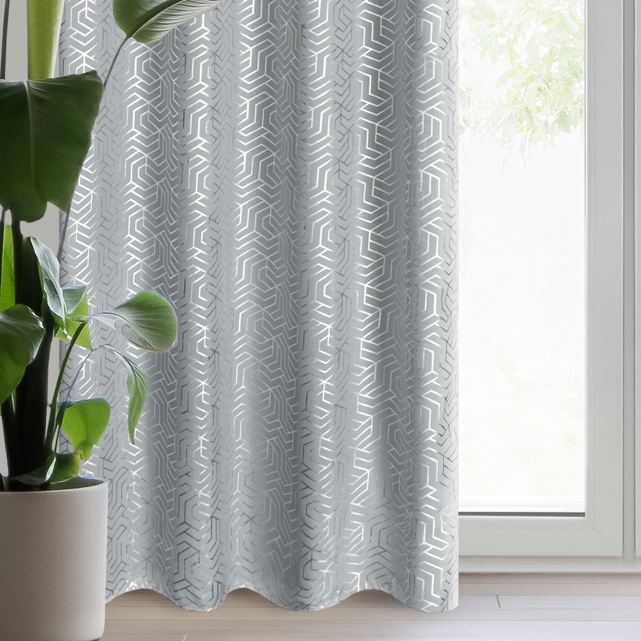 Zasłona srebrna zdobiona nadrukiem geometrycznym 140x250 cm przelotka - SEMI | eurofirany