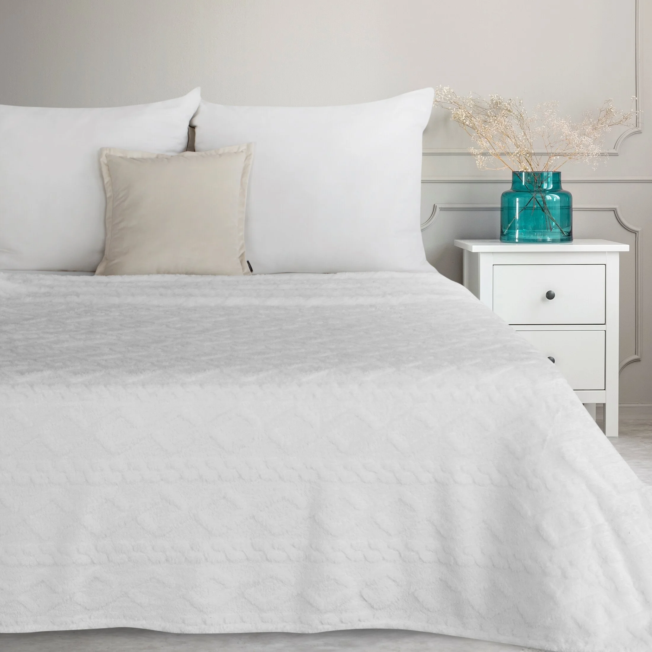 Koc 150x200 cm biały z ozdobnym plecionym warkoczem Design 91