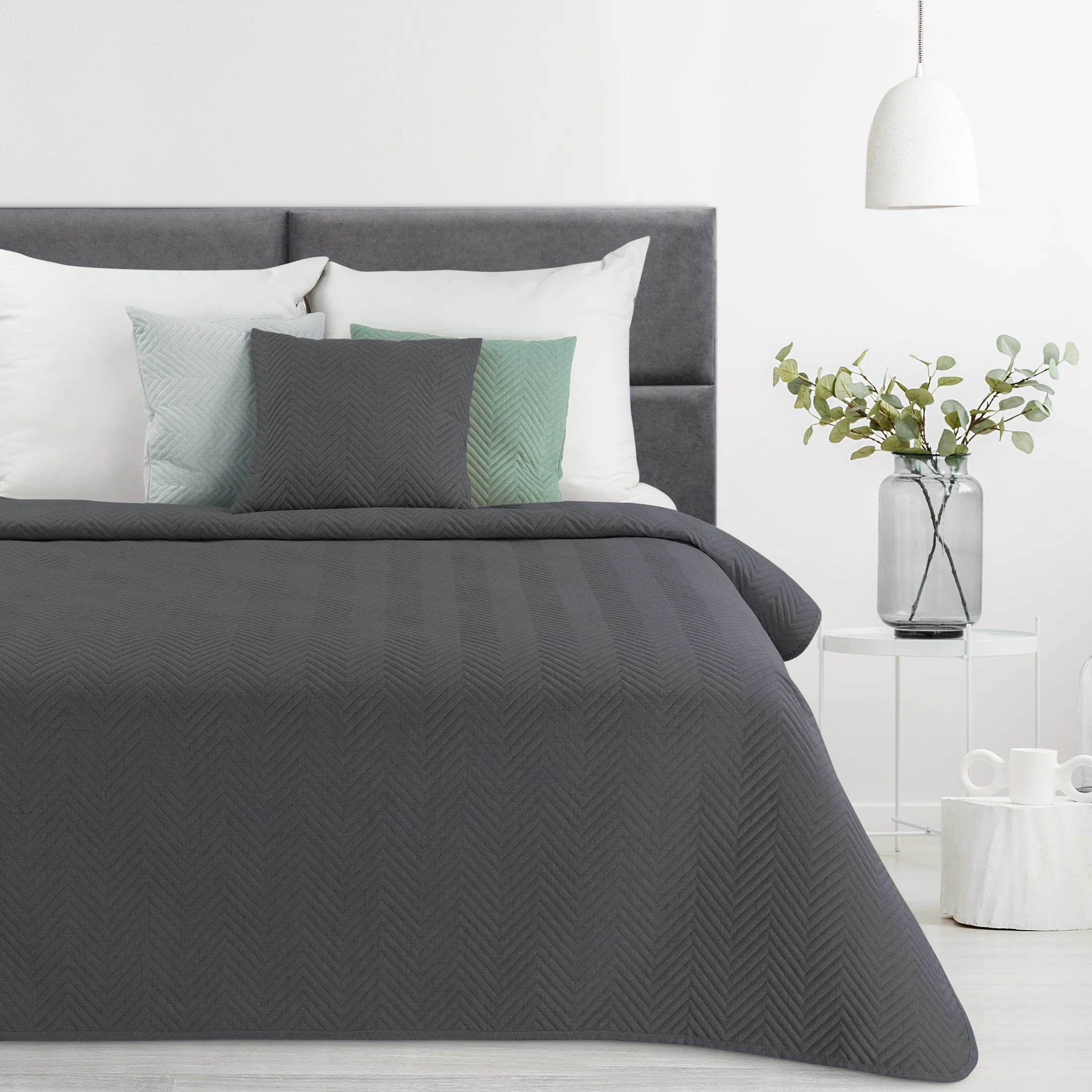 Narzuta z tkaniny o strukturze lnu grafitowa 220x240 cm pikowana w wzór jodełki LEN 3 EUROFIRANY PREMIUM | eurofirany