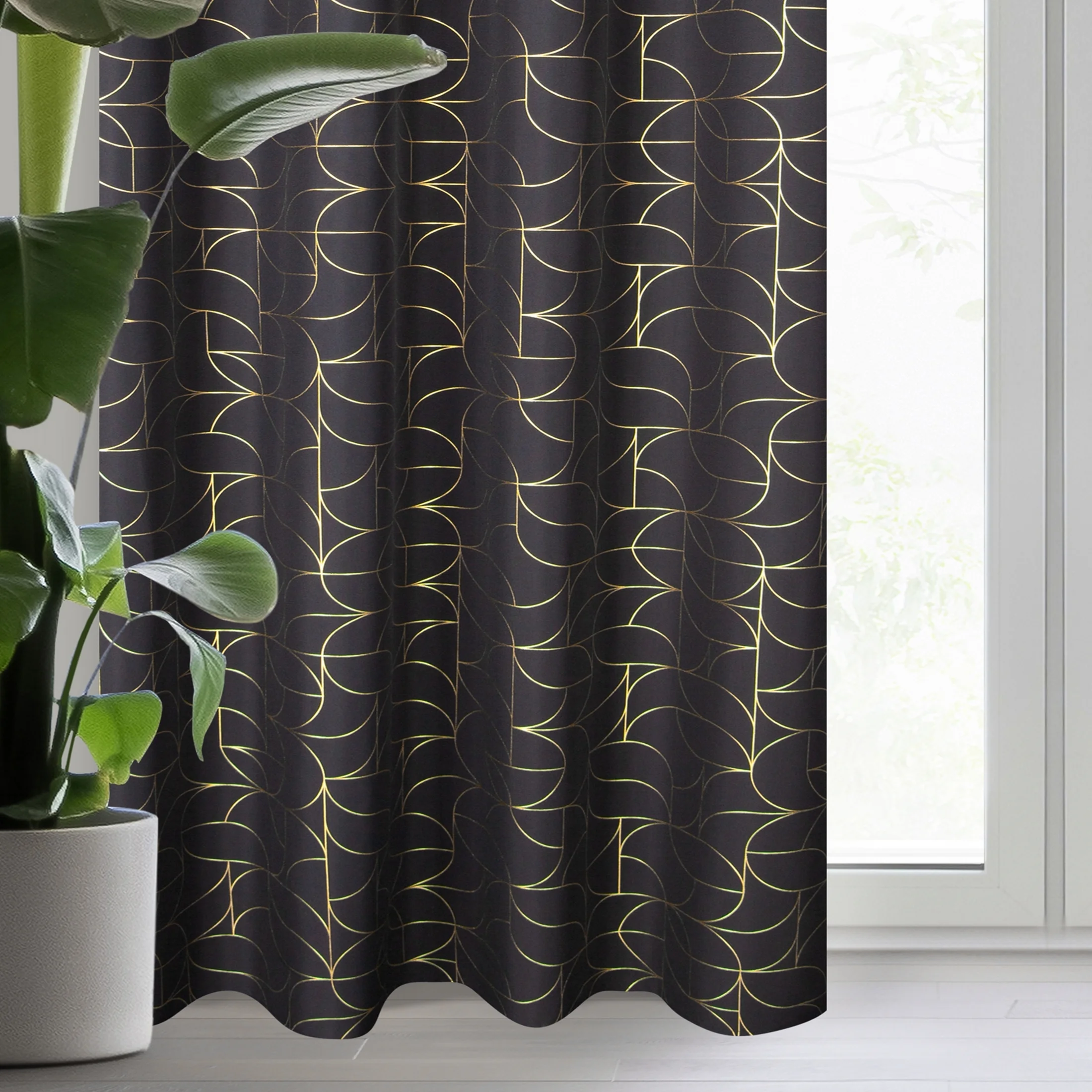 Zasłona czarna ze złotym geometrycznym nadrukiem 140x250 cm przelotka - EVI | eurofirany