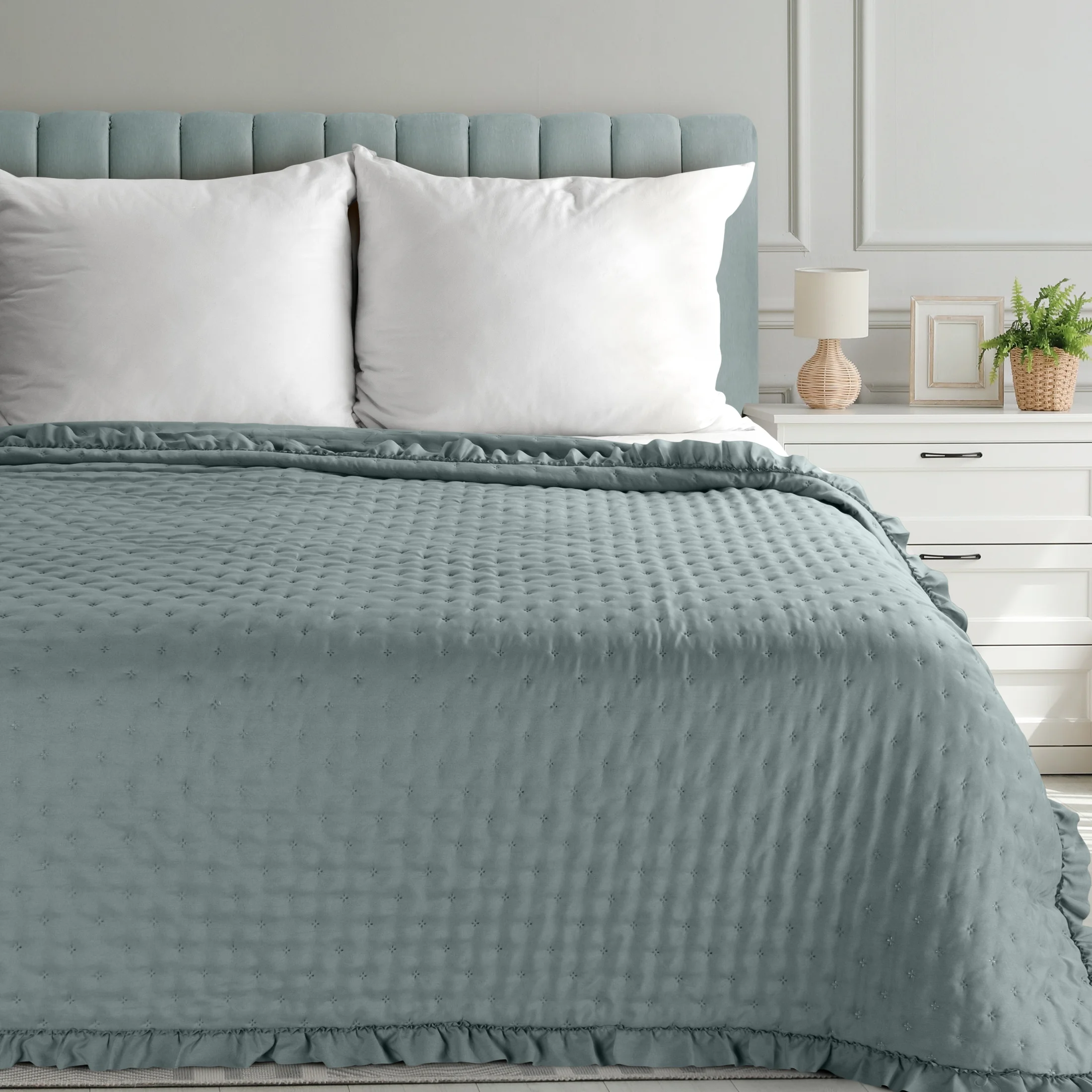 Narzuta szałwiowa 170x210 cm obszyta falbaną pikowana techniką hot press LIBI 3 Eurofirany Classic | eurofirany