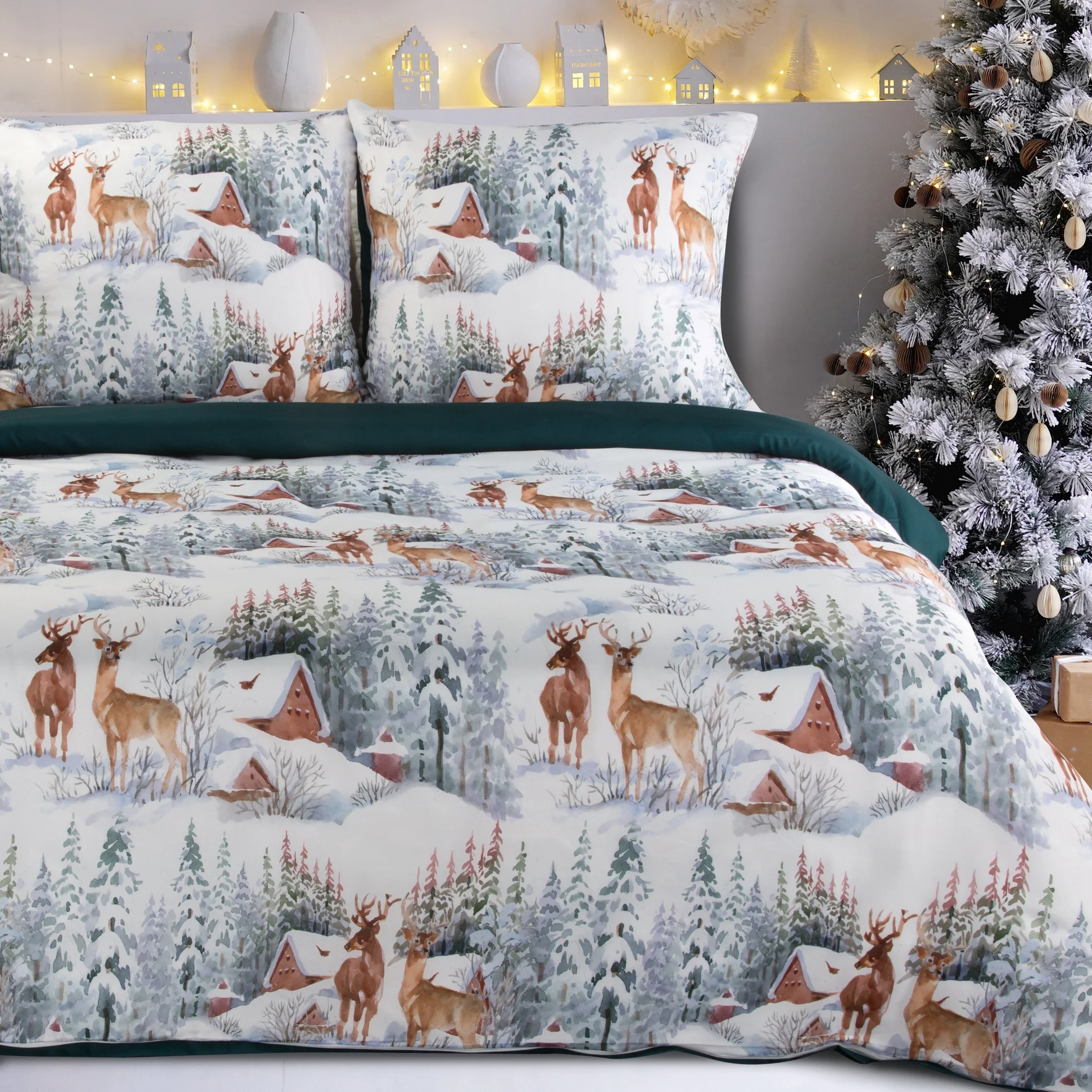 Pościel świąteczna 220x200 cm kolor biały, zielony zdobiona nadrukiem krajobrazu zimowego FAIRYLAND | eurofirany