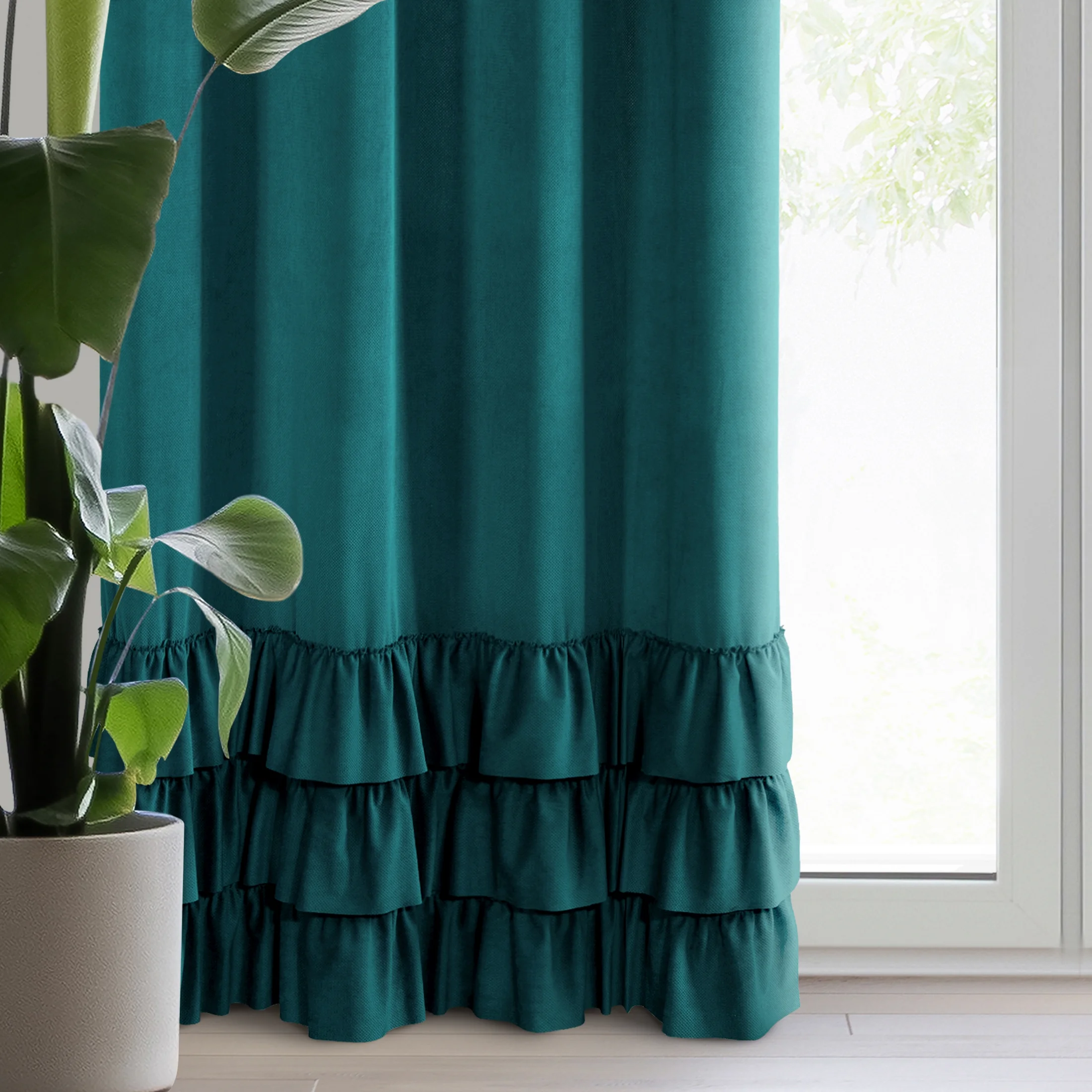 Zasłona ciemnoturkusowa z welwetu zdobiona trzema subtelnymi falbanami 140x250 cm przelotka MEGI | eurofirany