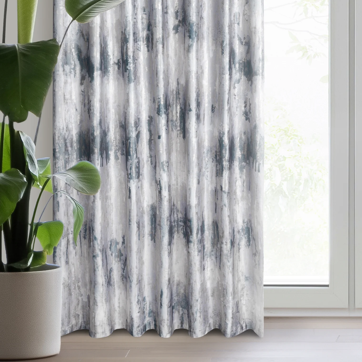 Zasłona srebrno, szara zdobiona metalicznym nadrukiem z welwetu 140x270 cm taśma - TINA | eurofirany