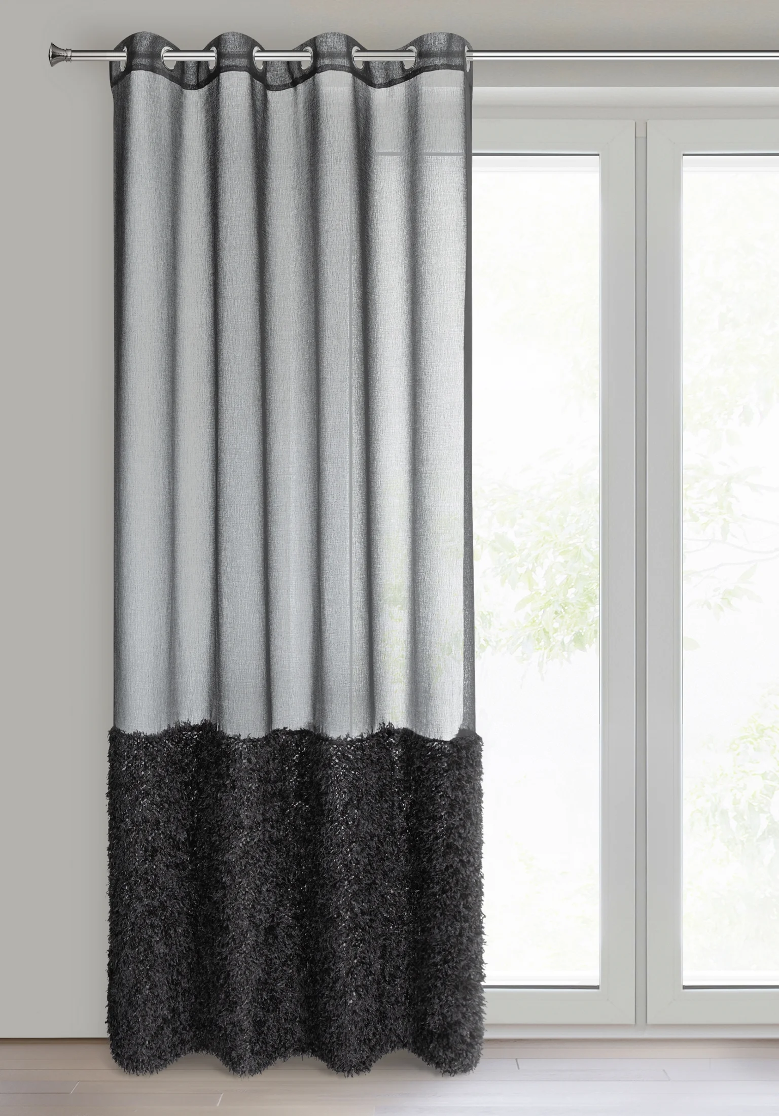 Firana czarna z etaminy zdobiona w dolnej cześci firany puszystą futrzaną aplikacją 140x250 cm przelotka MARION