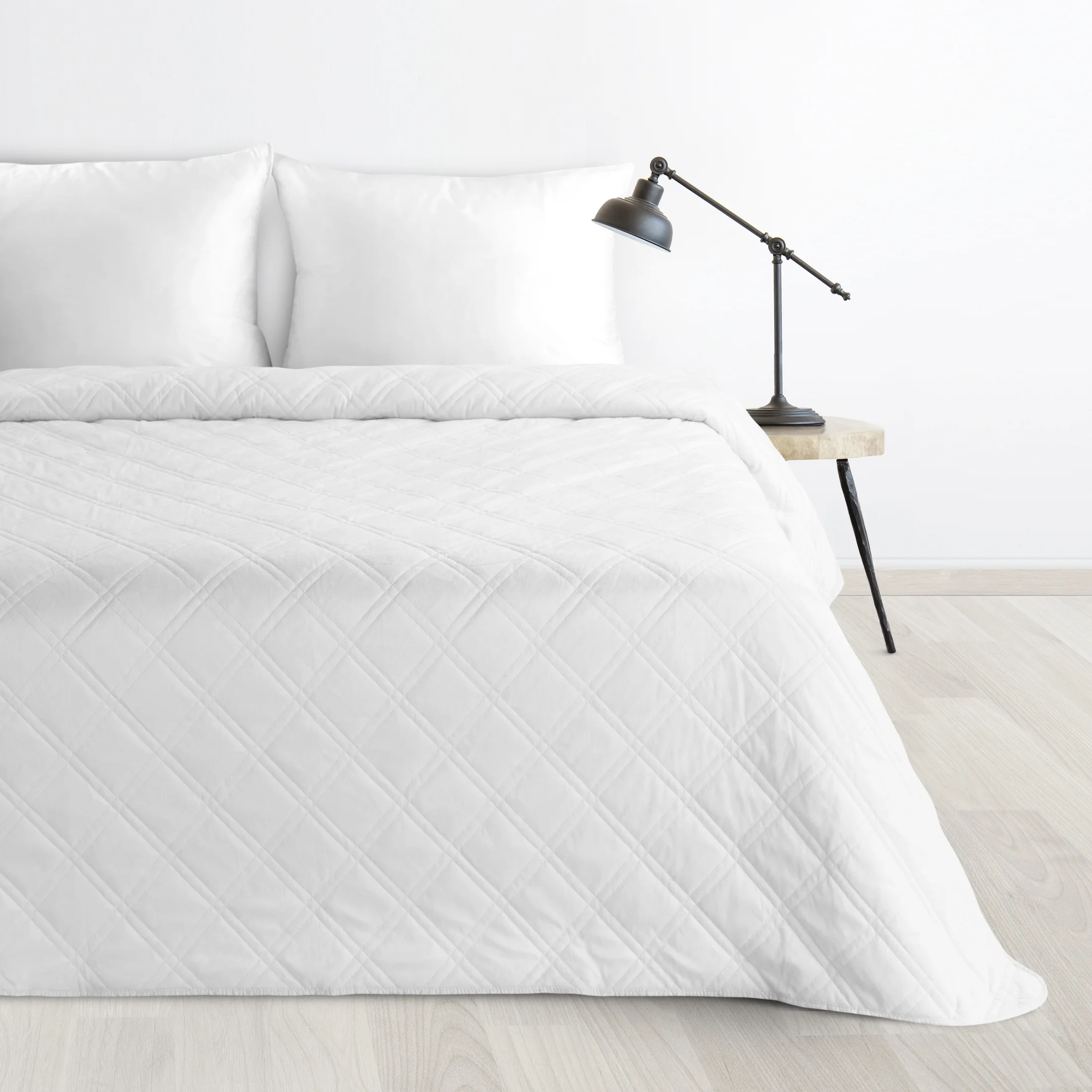 Narzuta welwetowa biała 220x240 cm pikowana metodą hot press wzór geometryczny LUIZ 8 Design 91 | eurofirany