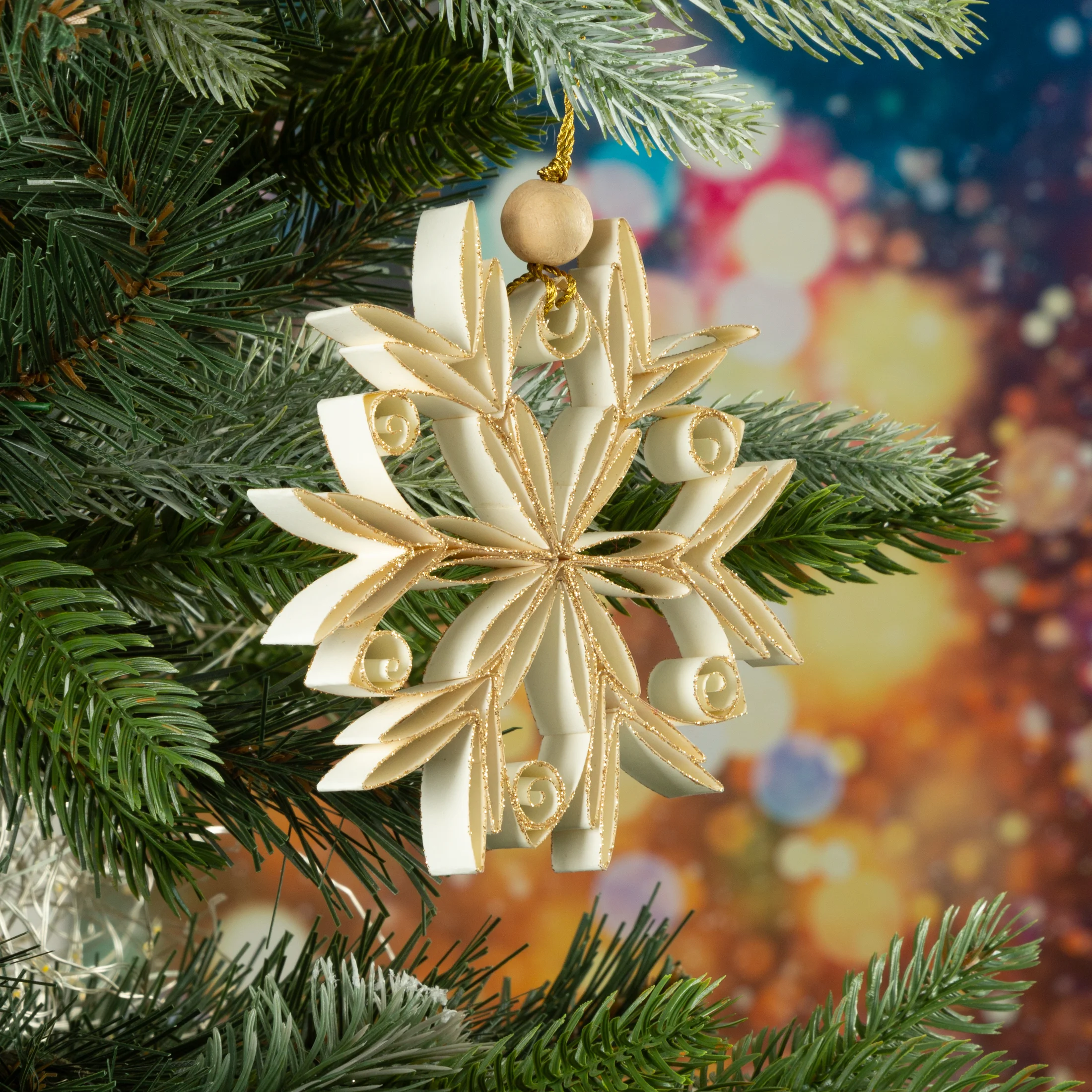 Ozdoba choinkowa śnieżynka w stylu eko zdobiona delikatnymi drobinkami brokatu | eurofirany