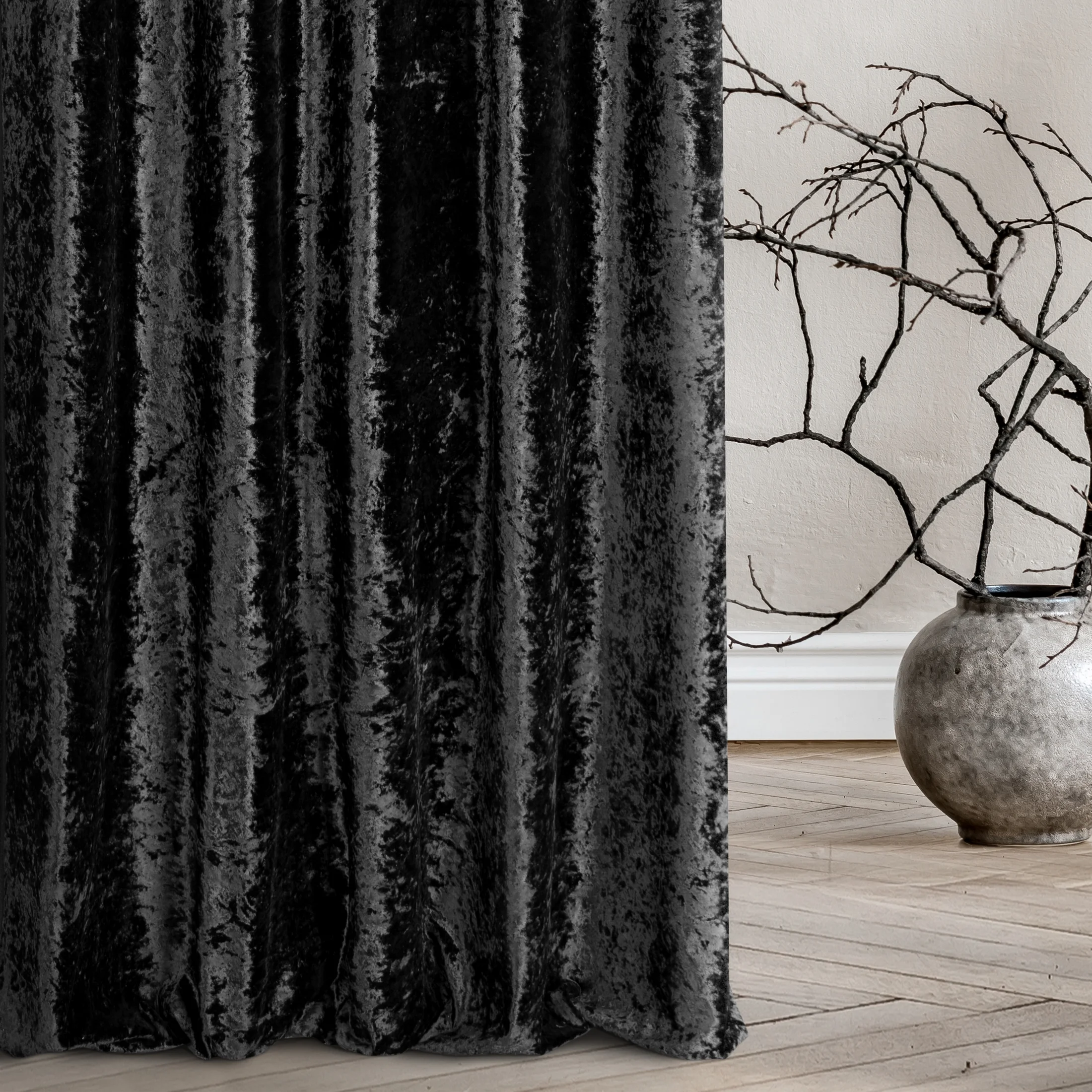 Tkanina zasłonowa, gruba, welwetowa, z połyskiem i efektem gniecenia z kolekcji Eva Minge