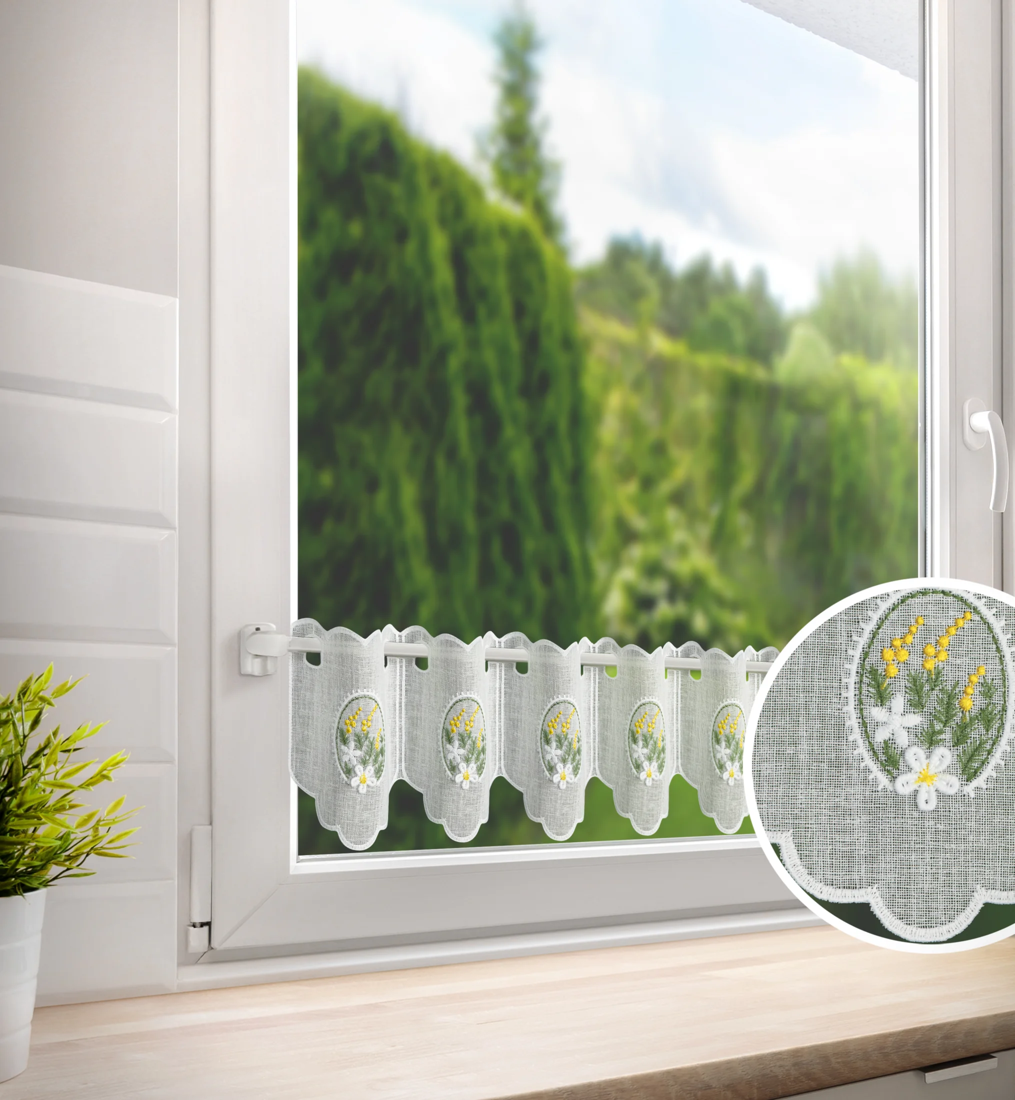 Tkanina firanowa zazdrostka z etaminy zdobiona haftem wiosennym