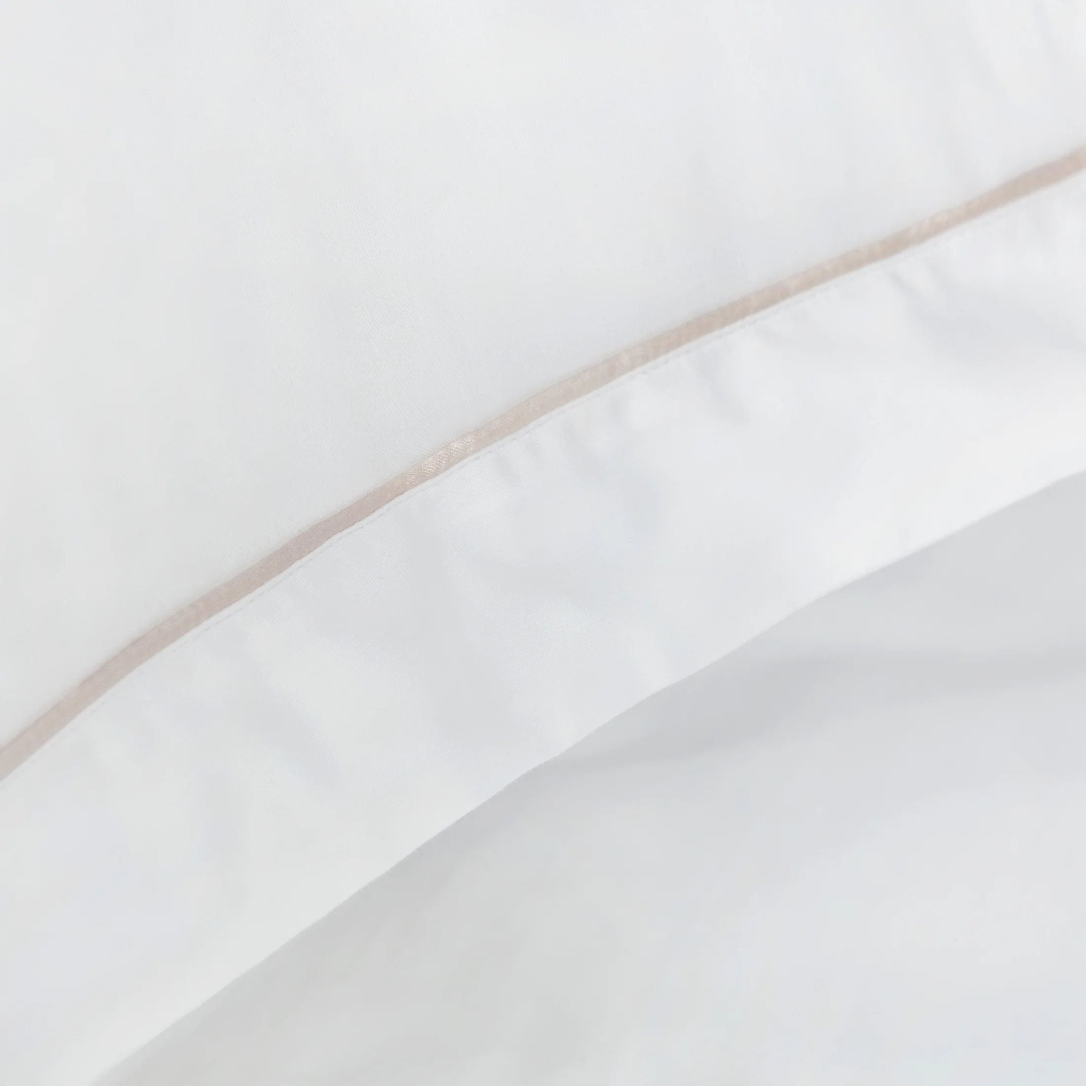 Pościel 220x200 cm komplet 3 częściowy bawełniana kolor biały z ozdobną lamówką DIVA 8 Diva Line