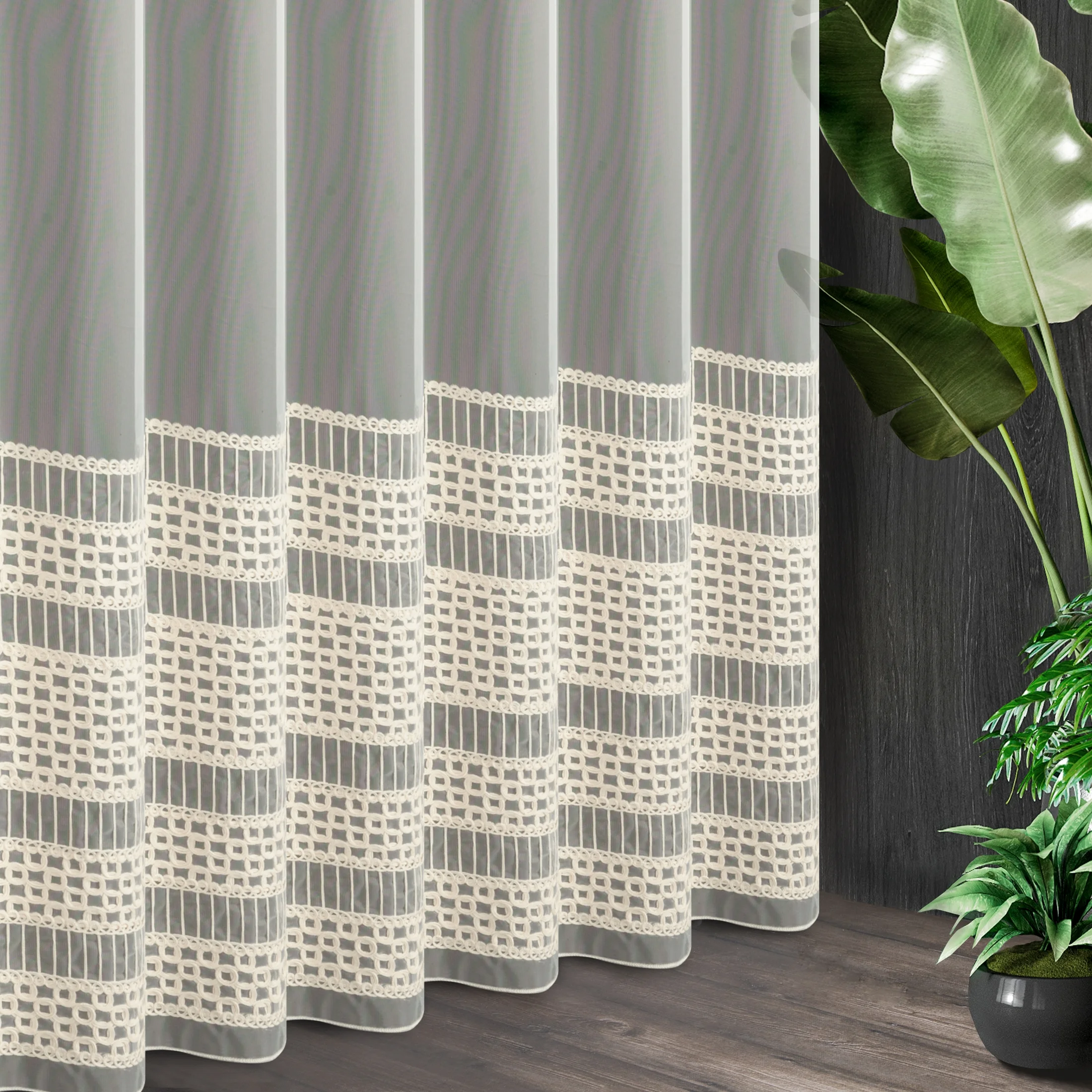 Tkanina firanowa typu peru zdobiona haftowaną aplikacją