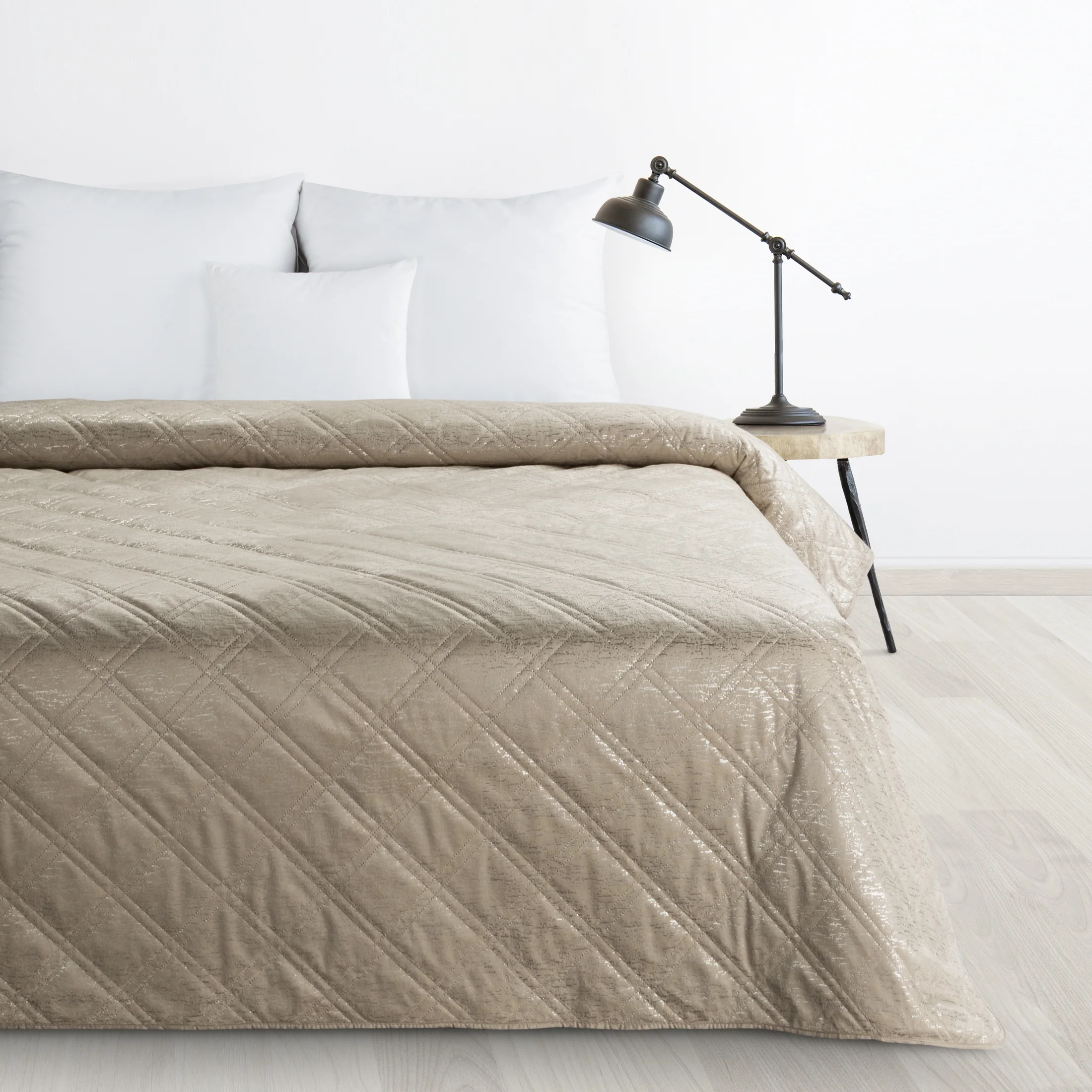 Narzuta welwetowa beżowa 200x220 cm pikowana metodą hot press w wzór karo LUIZ BLINK Design 91 | eurofirany