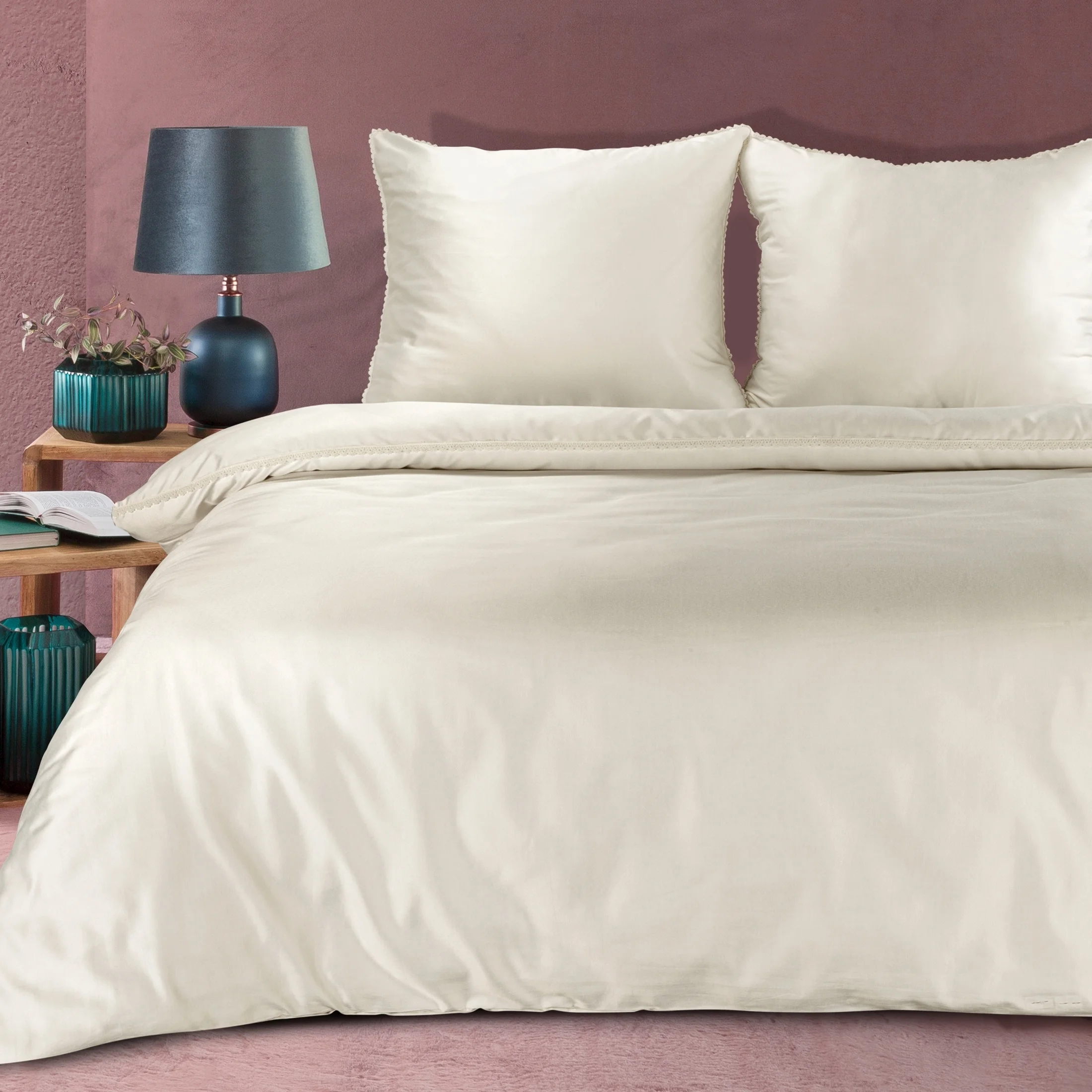 Pościel 220x200 cm z makosatyny bawełnianej kolor kremowy zdobiona subtelną koronką DIVA 20 |