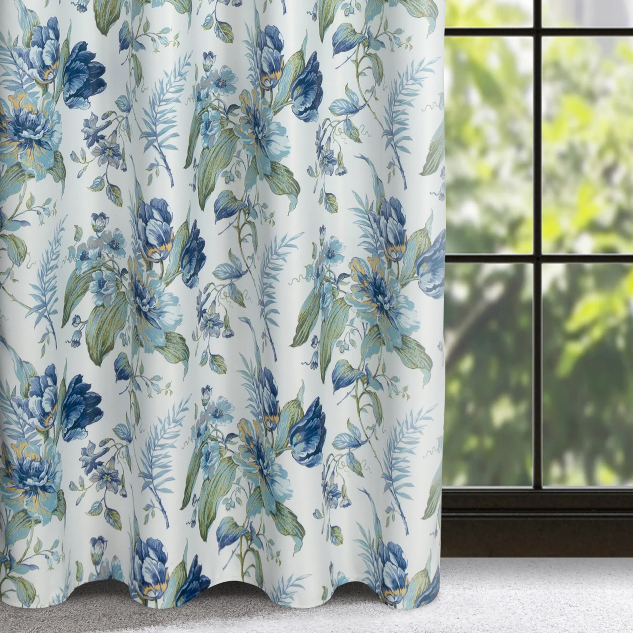 Zasłona biało, niebieska w kwiaty zaciemniająca 140x250 przelotka - ALVA | eurofirany