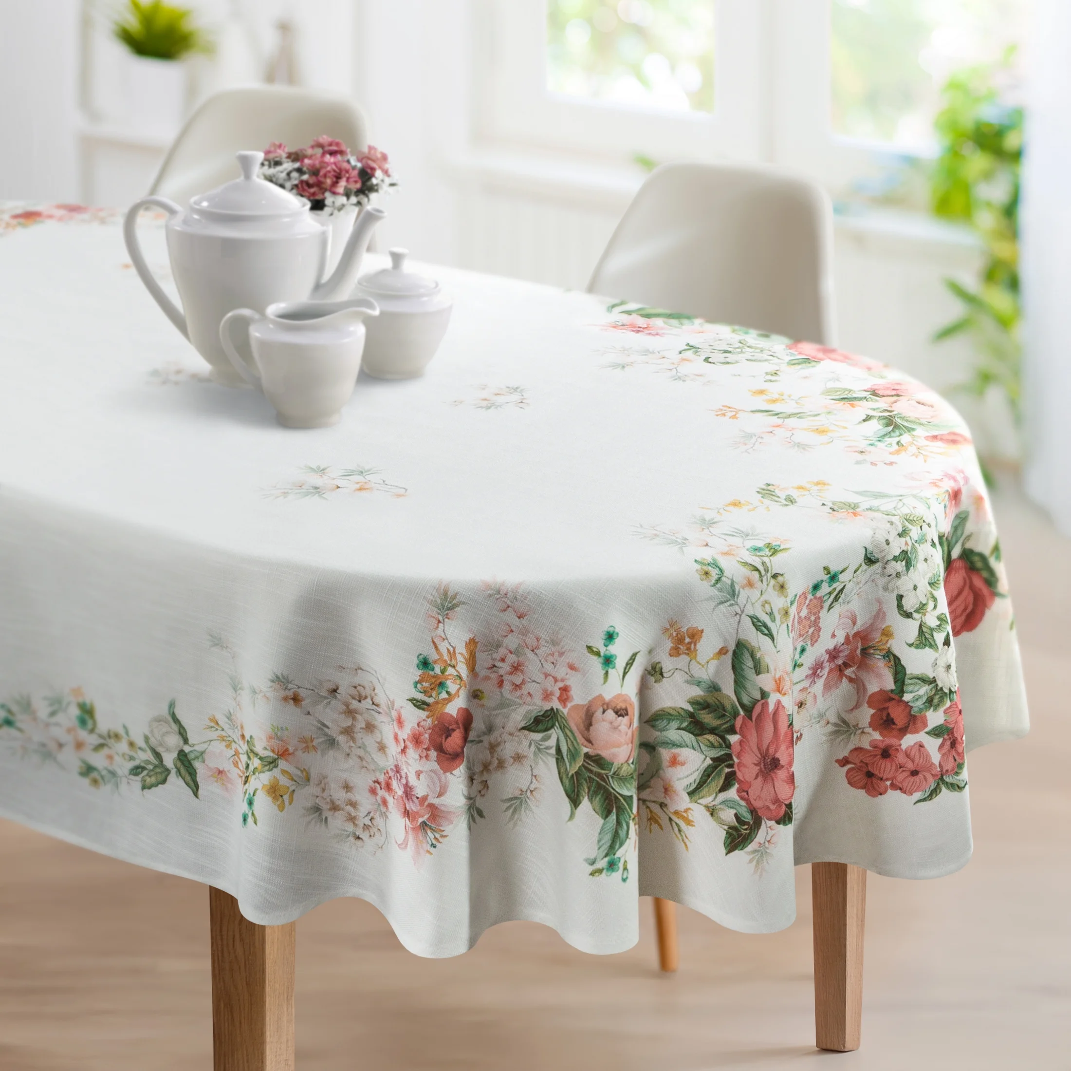 Obrus owalny naturalno, różowy 140x220 cm SUMMER 12 zdobiony nadrukiem letnich kwiatów