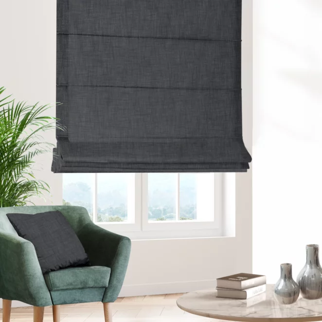 Roleta rzymska grafitowa z tkaniny blackout zaciemniającej w 100% o naturalnej strukturze