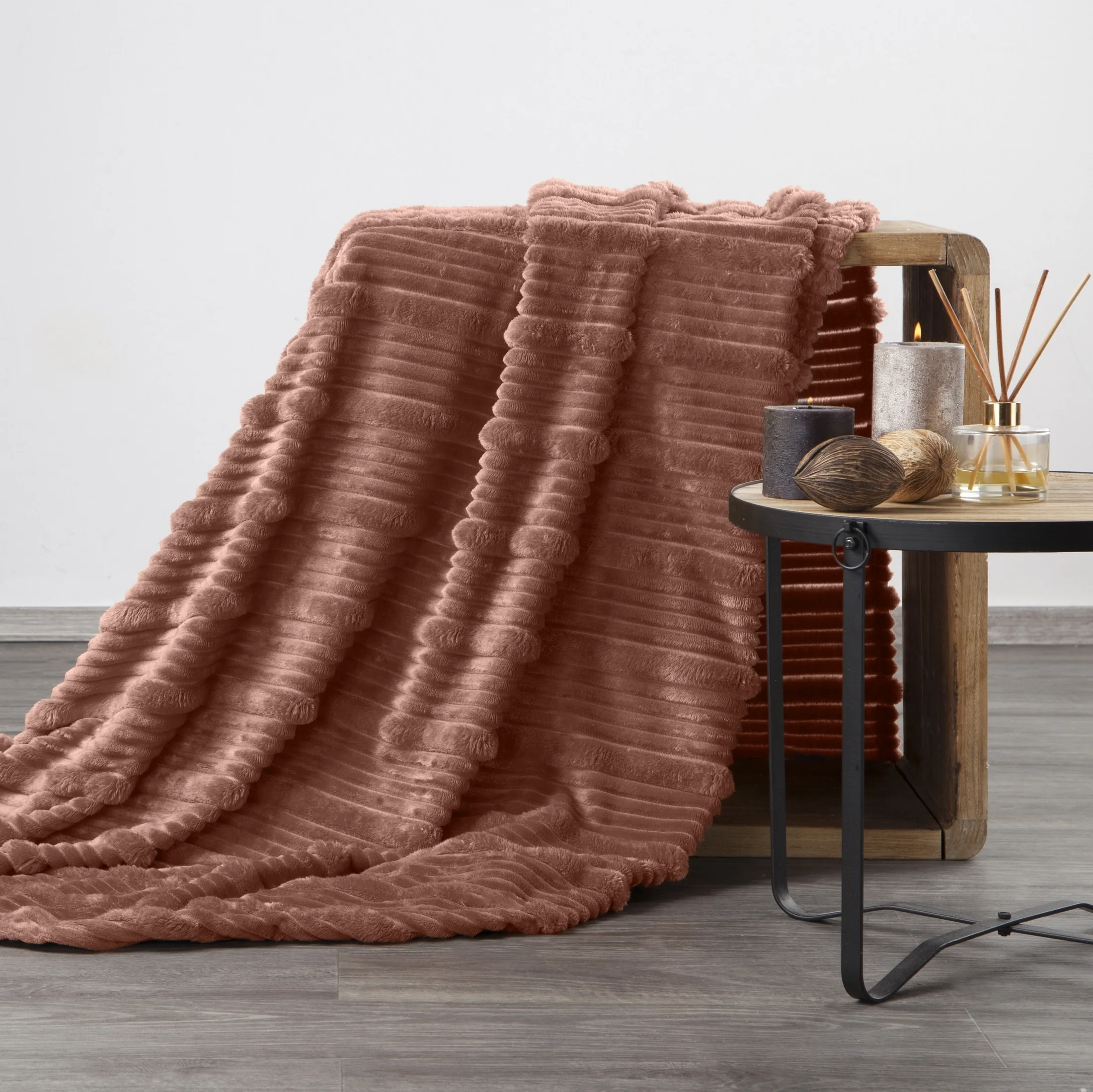 Koc 150x200 cm jasnobrązowy, typu flano z wzorem 3D NINA | eurofirany