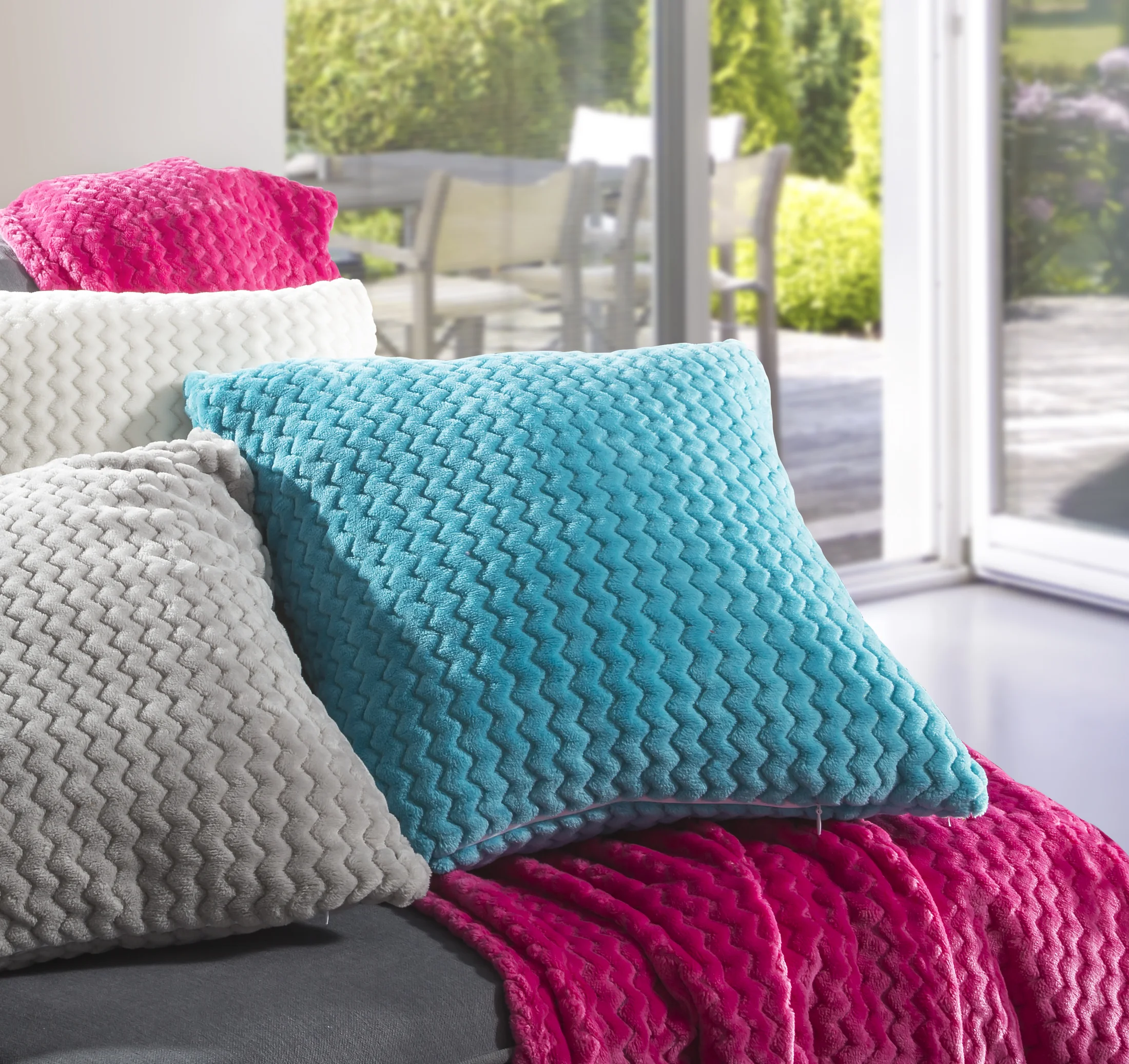 Poszewka jednokolorowa przyjemna w dotyku