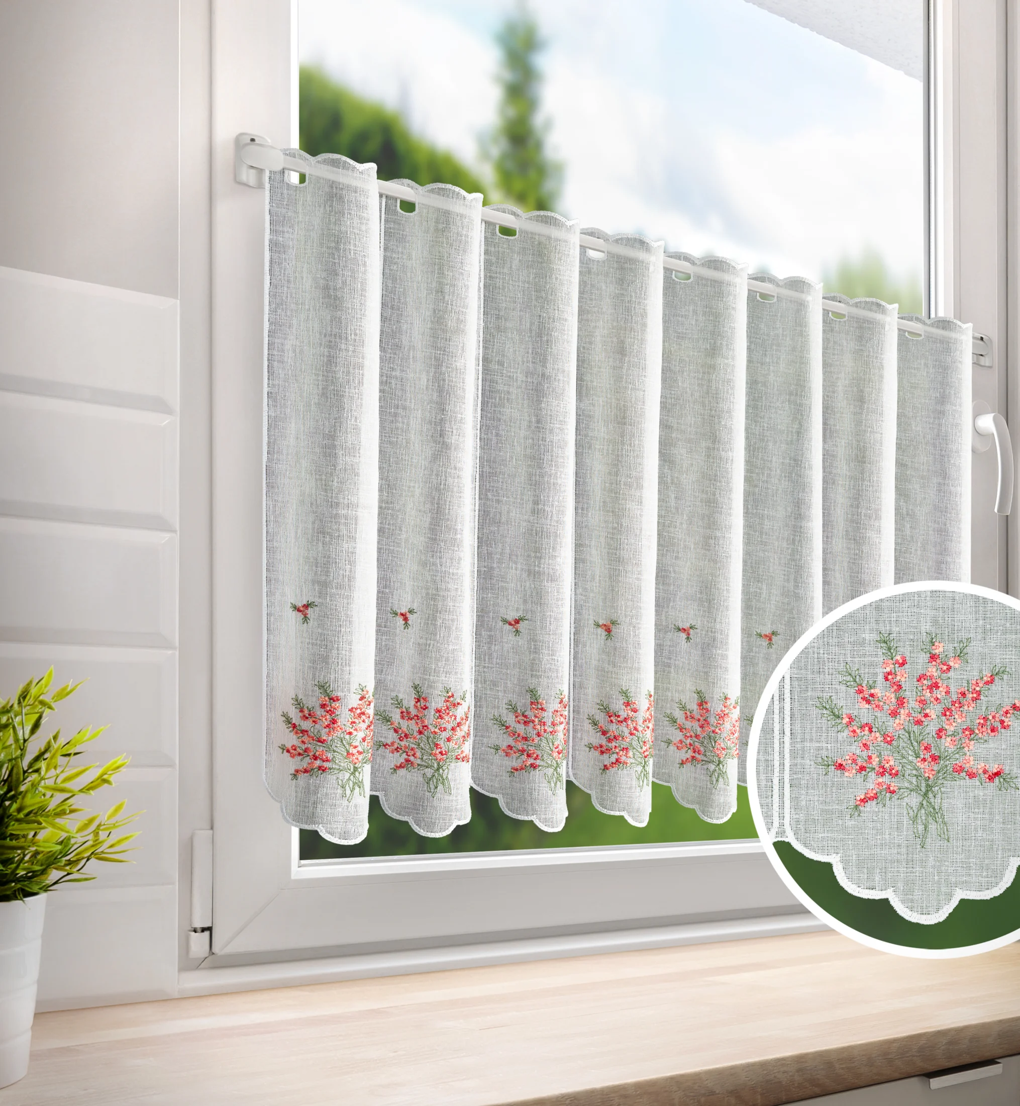 Tkanina firanowa zazdrostka z etaminy zdobiona kolorowym haftem