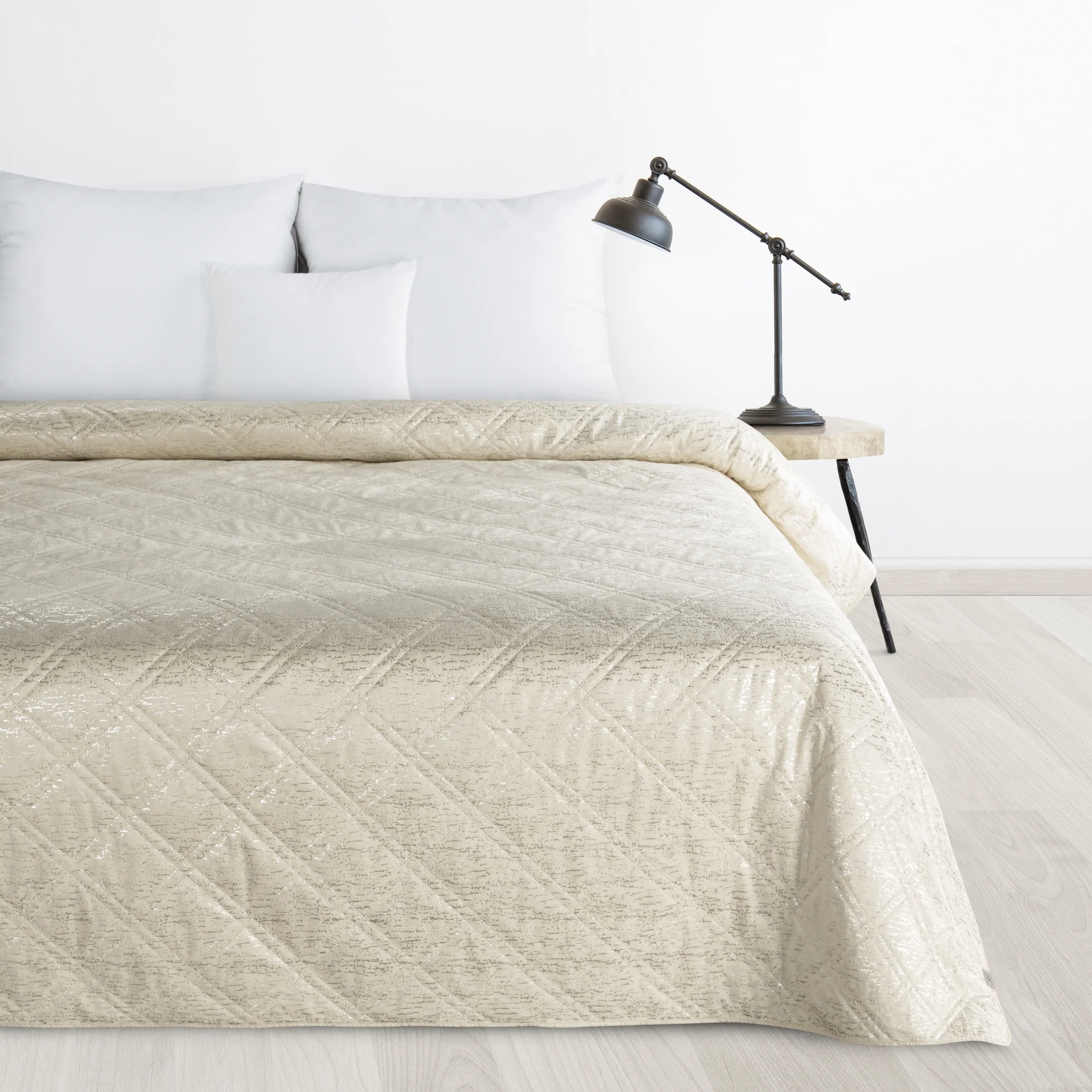 Narzuta welwetowa kremowa 200x220 cm pikowana metodą hot press w wzór karo LUIZ BLINK Design 91 | eurofirany