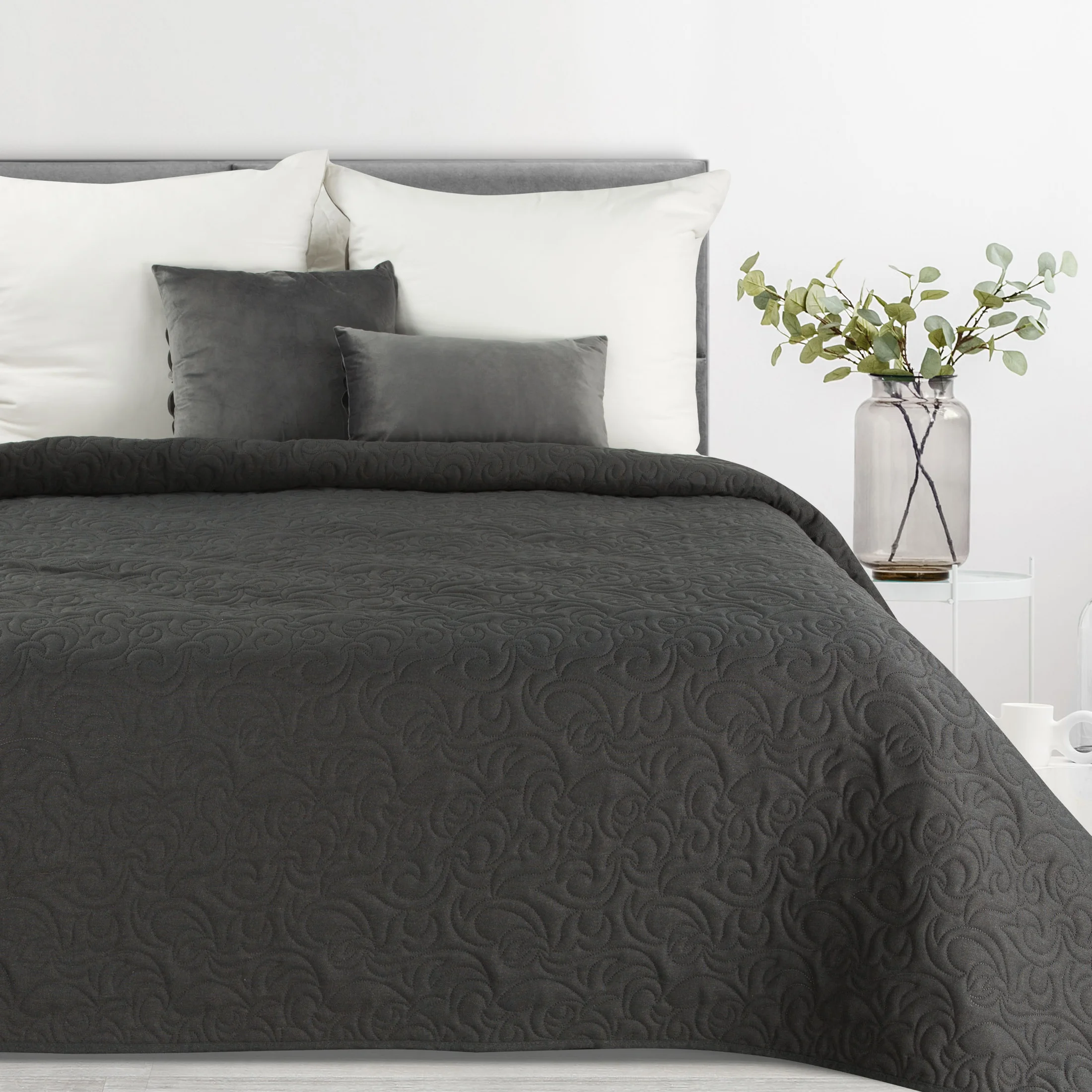 Narzuta z tkaniny imitującej len grafitowa 200x220 cm na łóżko pikowana metodą hot press LENA 4 Eurofirany Premium | eurofirany