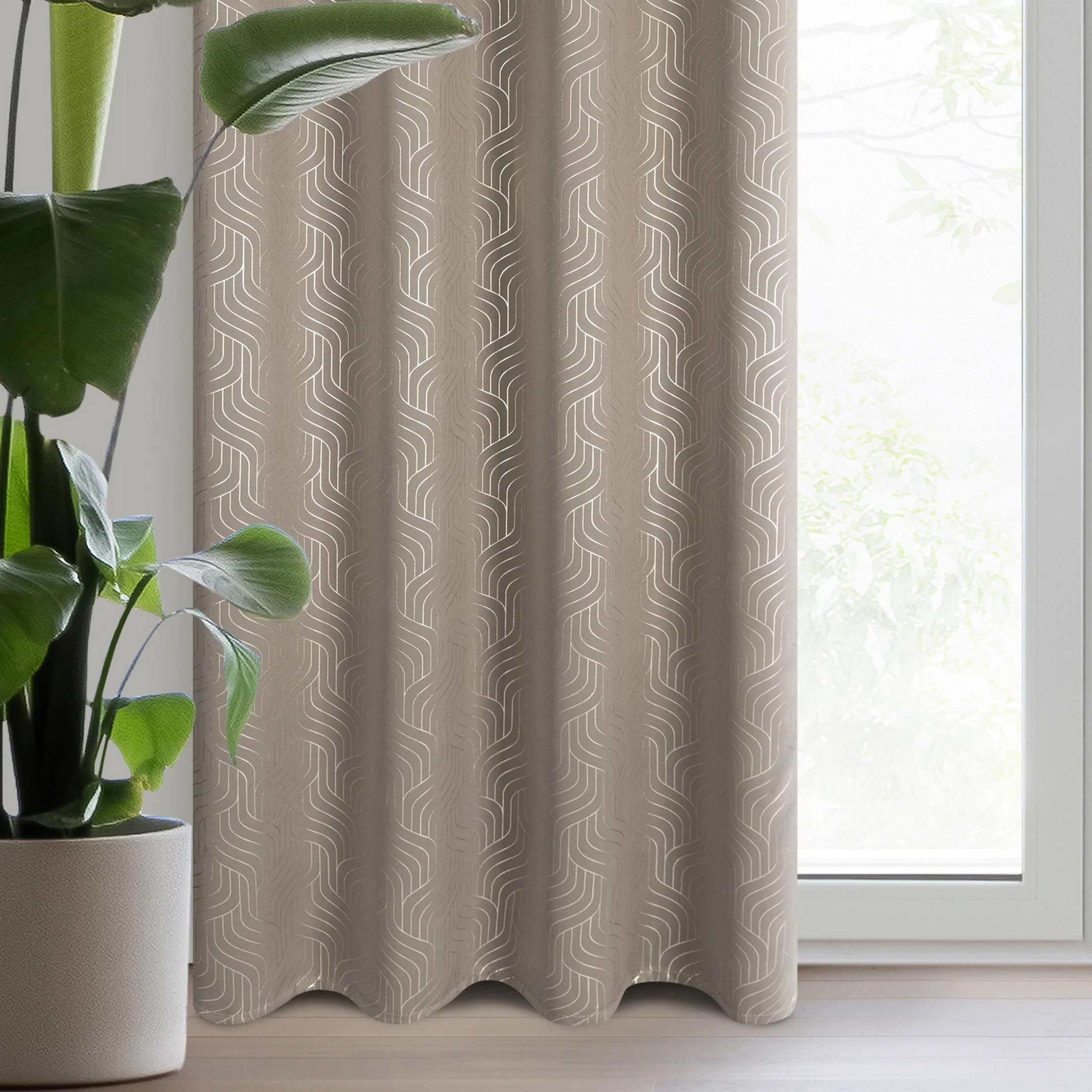 Zasłona ciemnobeżowo, szampańska z tkaniny typu blackout 140x250 cm przelotka OLETA | eurofirany