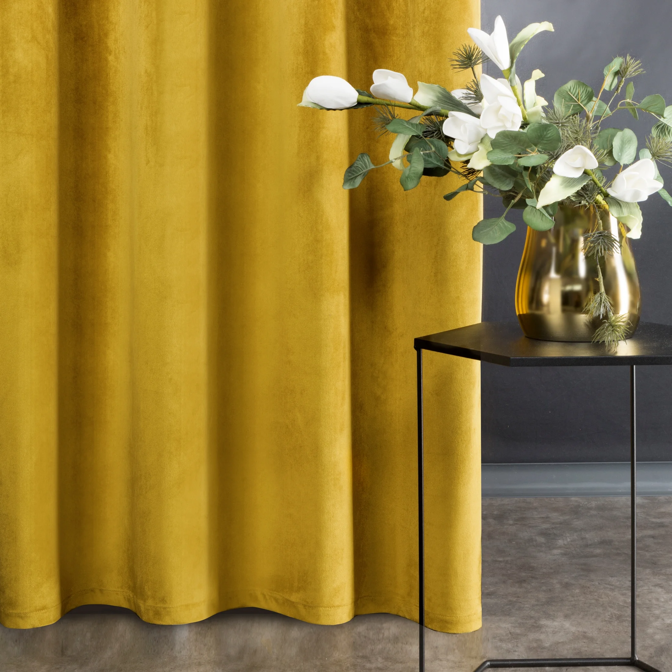 Zasłona musztardowa z aksamitnego błyszczącego welwetu 140x250 cm przelotka - LUCCA |
