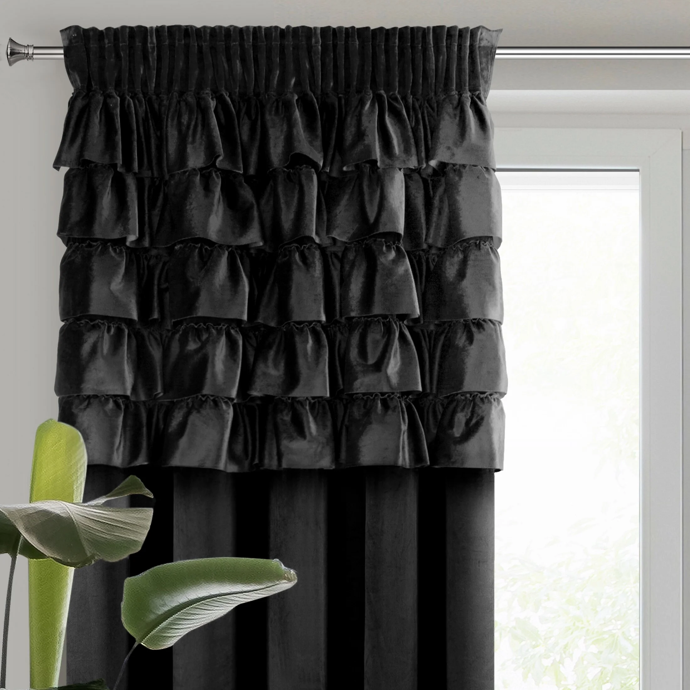 Zasłona welwetowa czarna zdobiona falbanami 140x270 cm taśma - AURA | eurofirany