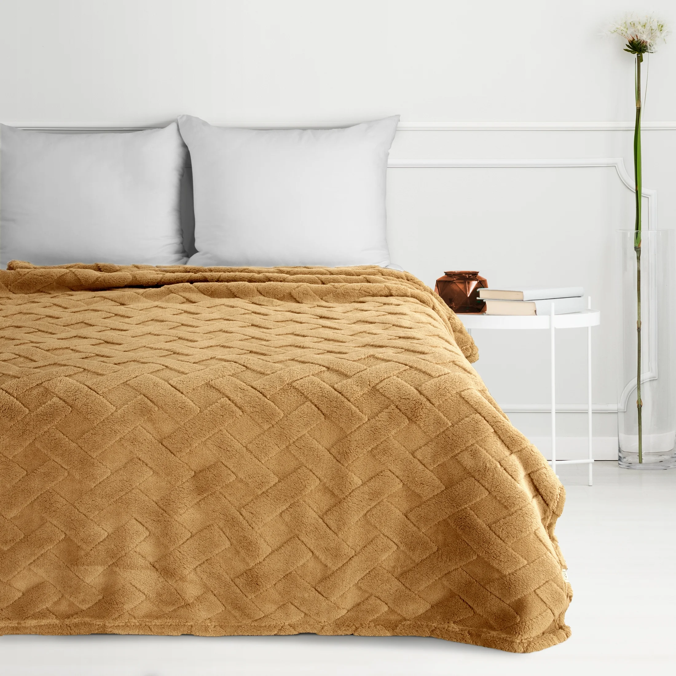 Koc flano 200x220 cm miodowy zdobiony wytłaczanym wzorem CARO Design 91