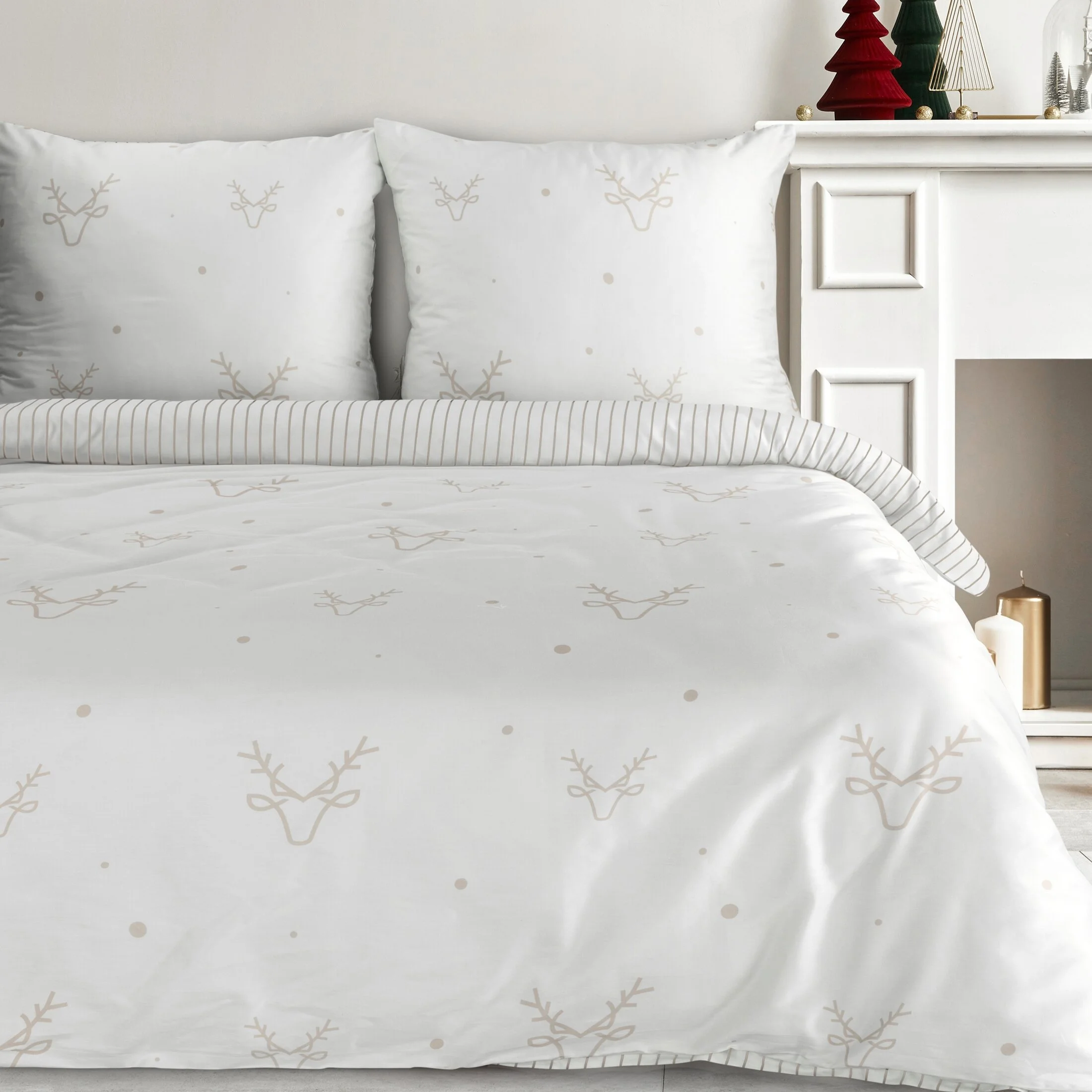 Pościel świąteczna 220x200 cm satyna bawełniana kolor biały, beżowy zdobiona nadrukiem subtelnych reniferów BOSQUE | eurofirany