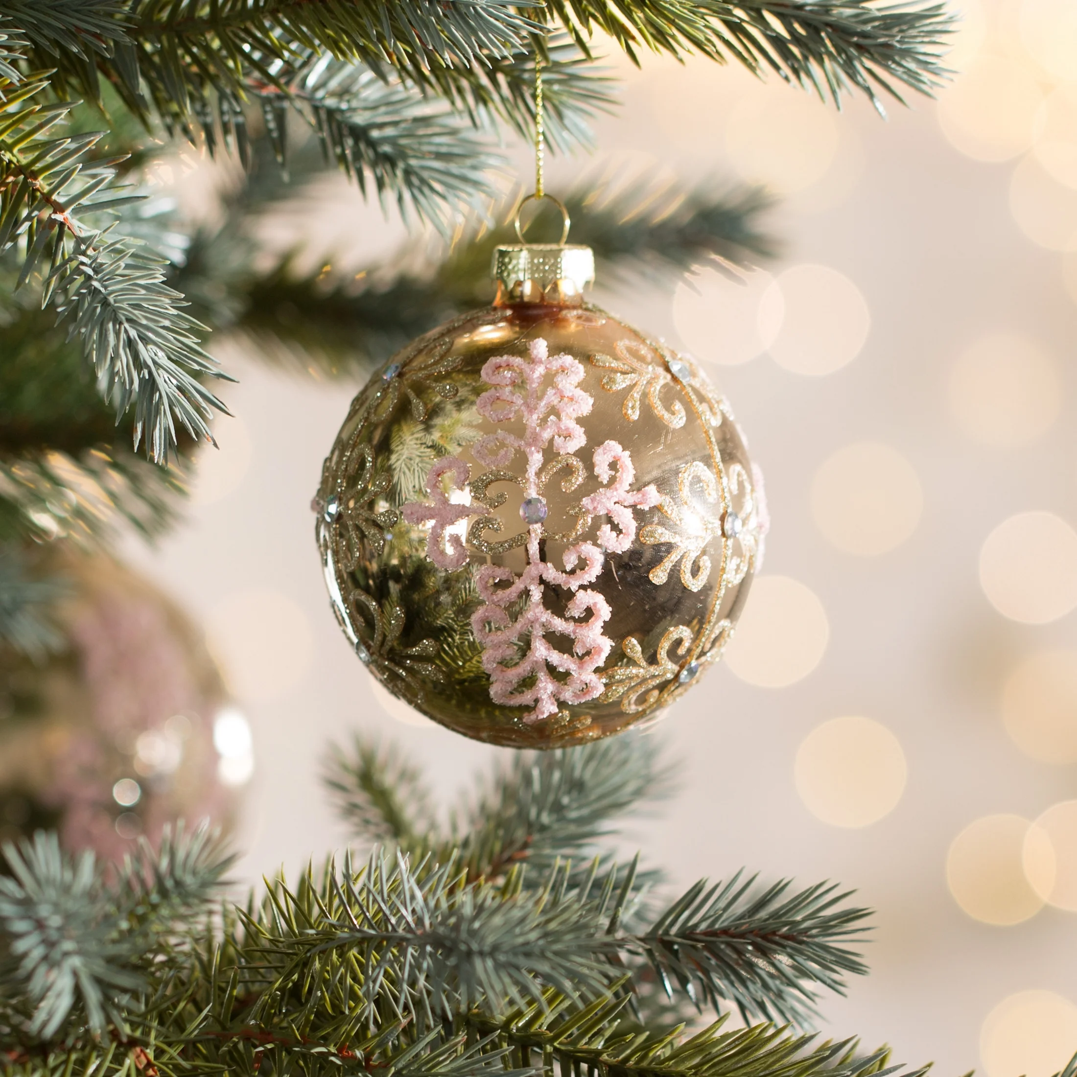 Szklana bombka choinkowa ręcznie zdobiona błyszczącym wzorem | 