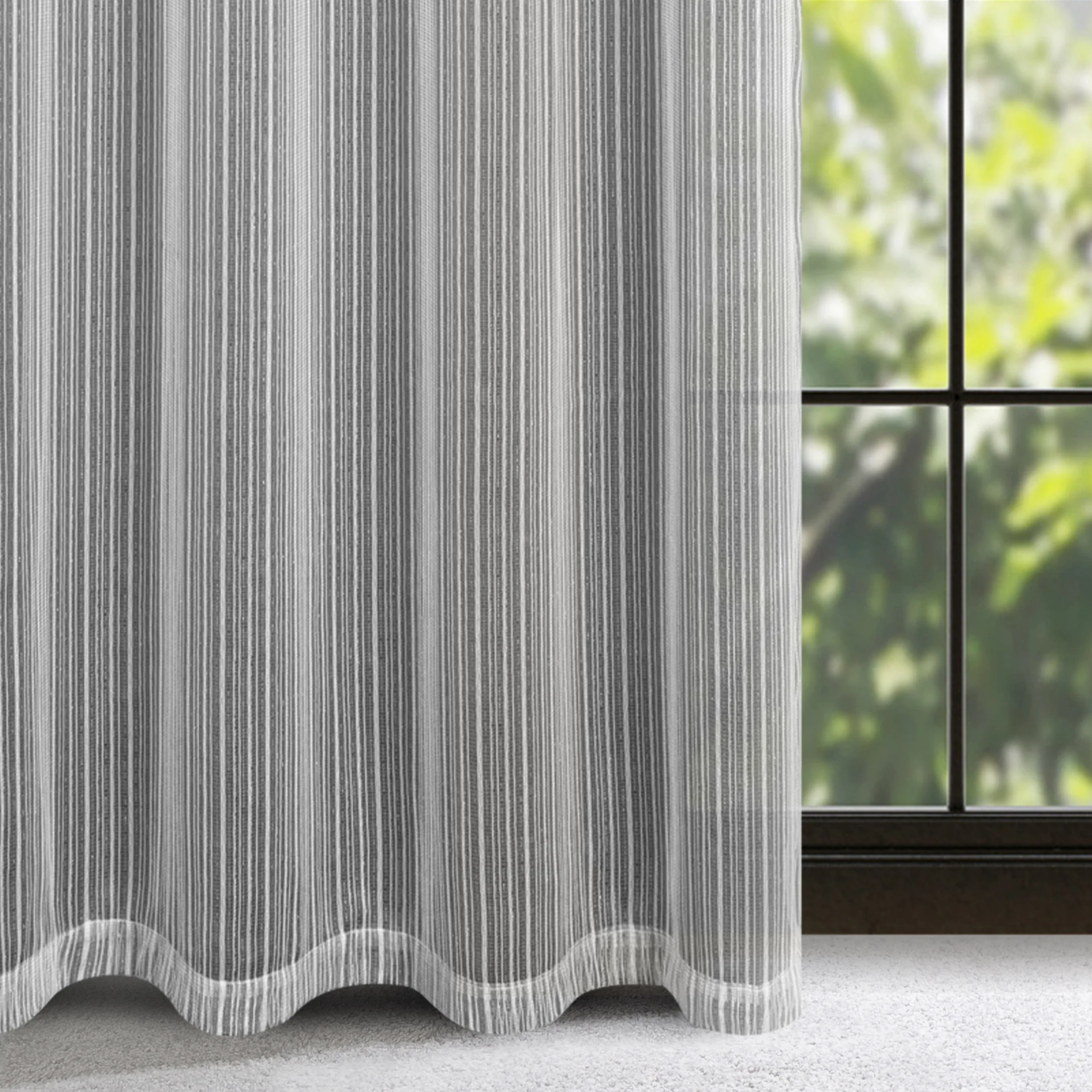 Firana srebrna z tkaniny w prążki przeplatane błyszczącą nicią 140x250 cm przelotka NOELIA | eurofirany