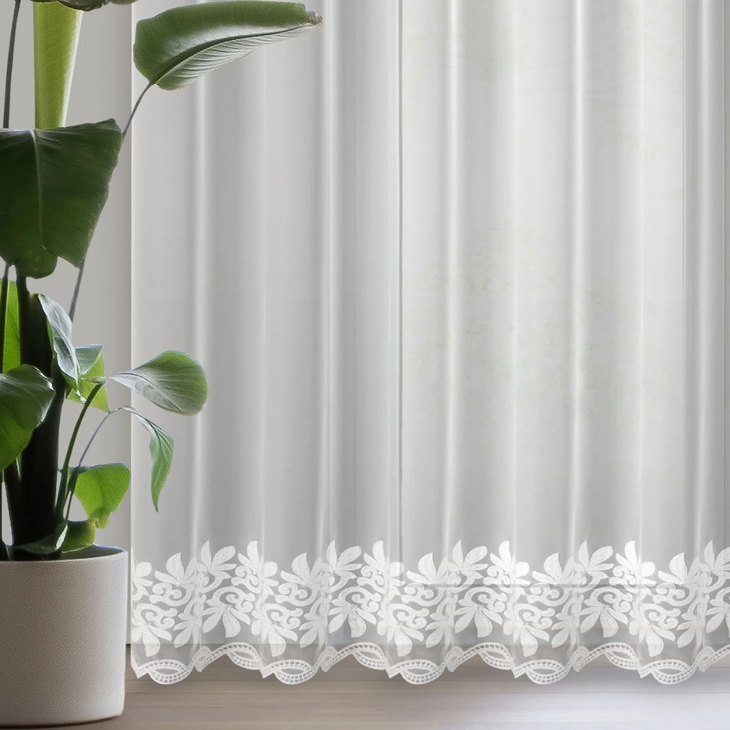 Firana biała zdobiona w dolnej części haftem 350x250 cm przelotka TALIA | eurofirany