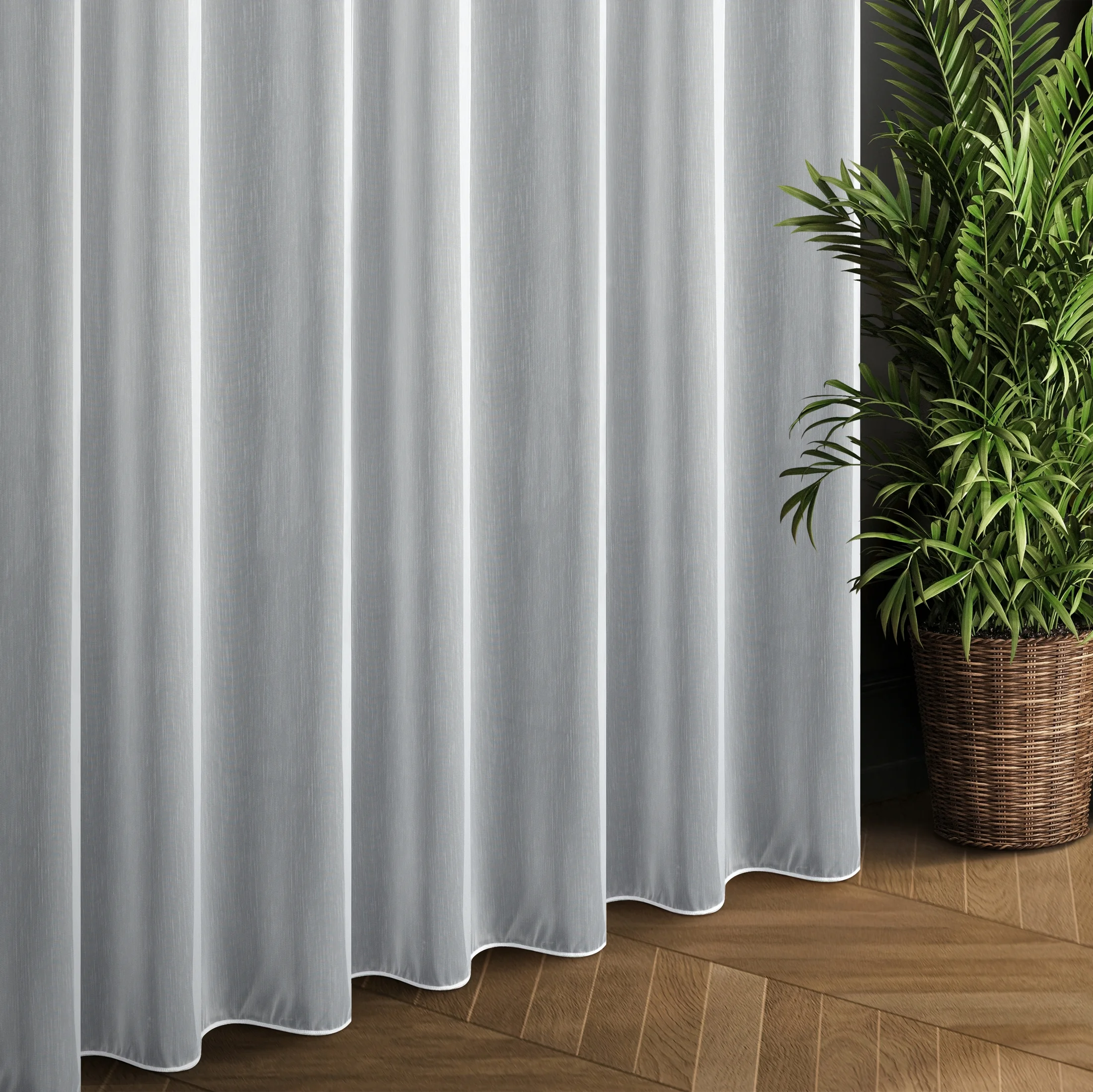 Tkanina firanowa typu aden, gładka, matowa z efektem deszczyku wykończona obciążnikiem