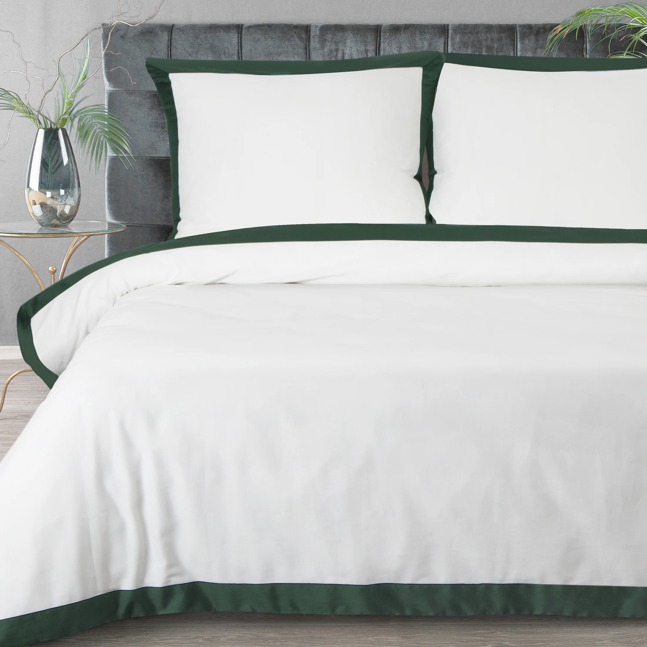 Pościel 160x200 cm z satyny bawełnianej kolor biały, ciemnozielony z kontrastującym obszyciem LAURA | eurofirany