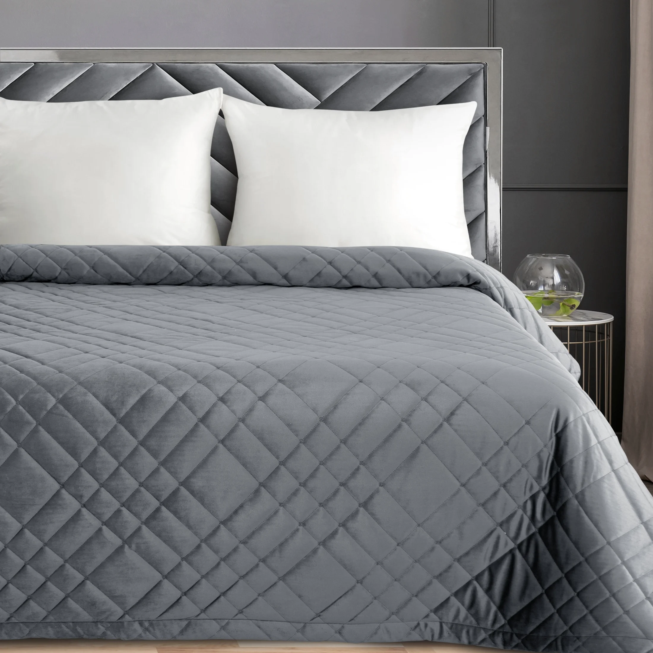 Narzuta welwetowa stalowa 220x240 cm z geometrycznym przeszyciem RIA 6 | eurofirany