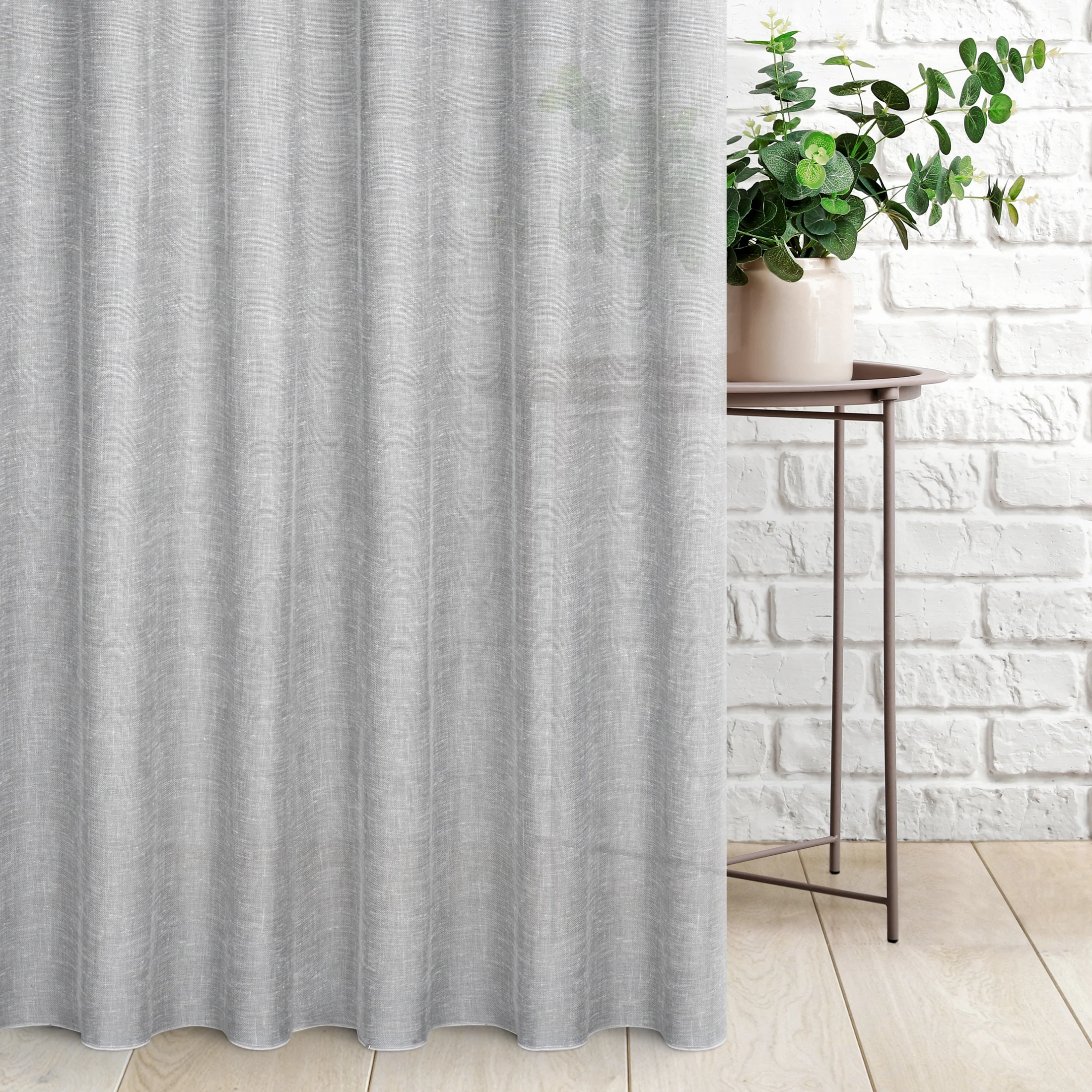 Tkanina firanowa gładka, matowa, grubsza etamina, gęsto tkana, wykończona obciążnikiem