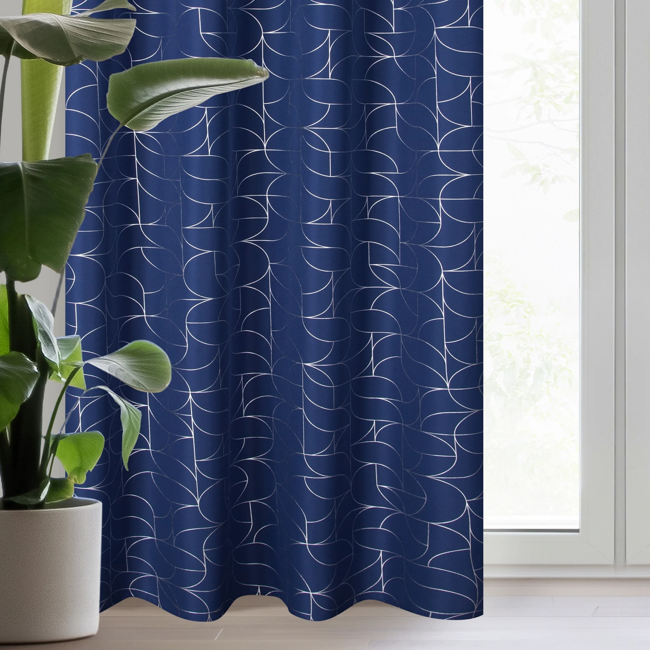 Zasłona granatowa ze srebrnym geometrycznym nadrukiem 140x250 cm przelotka - EVI | eurofirany
