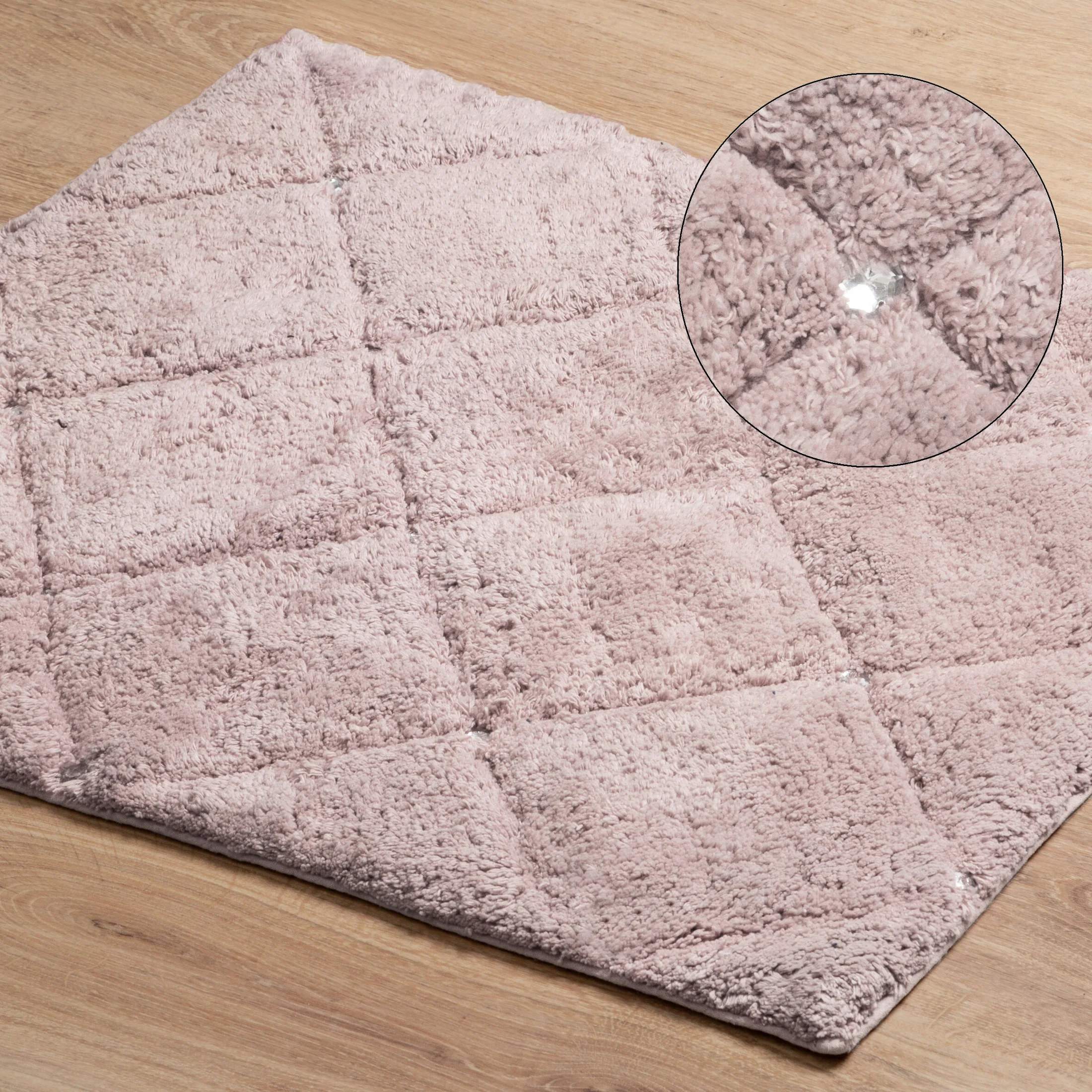 Dywanik łazienkowy bawełniany zdobiony geometrycznym wzorem z kryształkami 60x90 cm CHIC