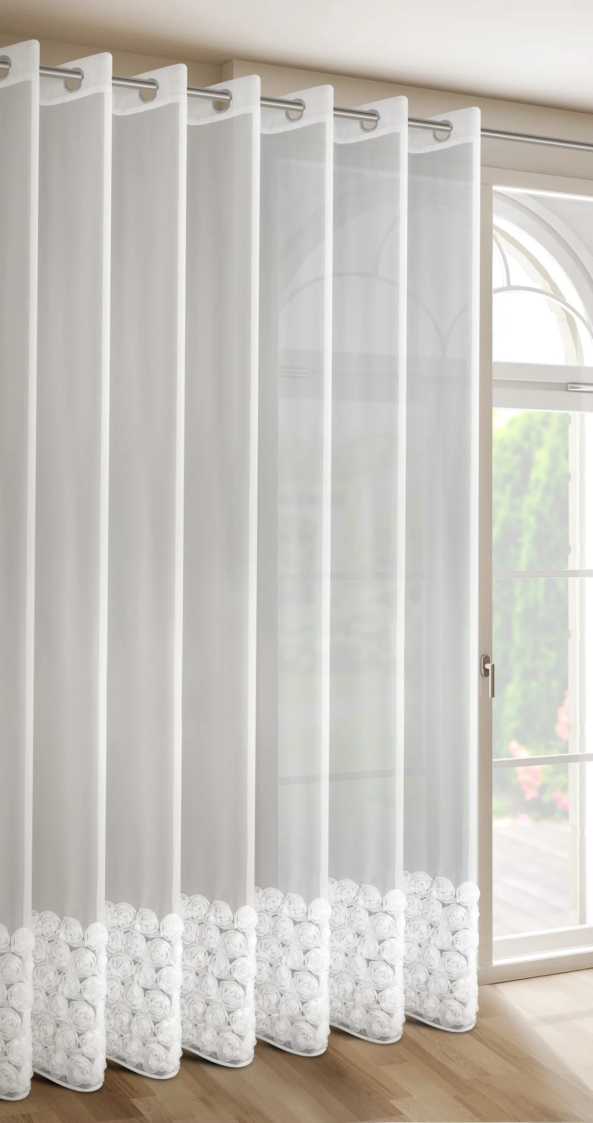 Firana biała z siateczki zdobiona aplikacją 3D w róże 350x250 cm przelotka - ROSES3 - Eva Minge