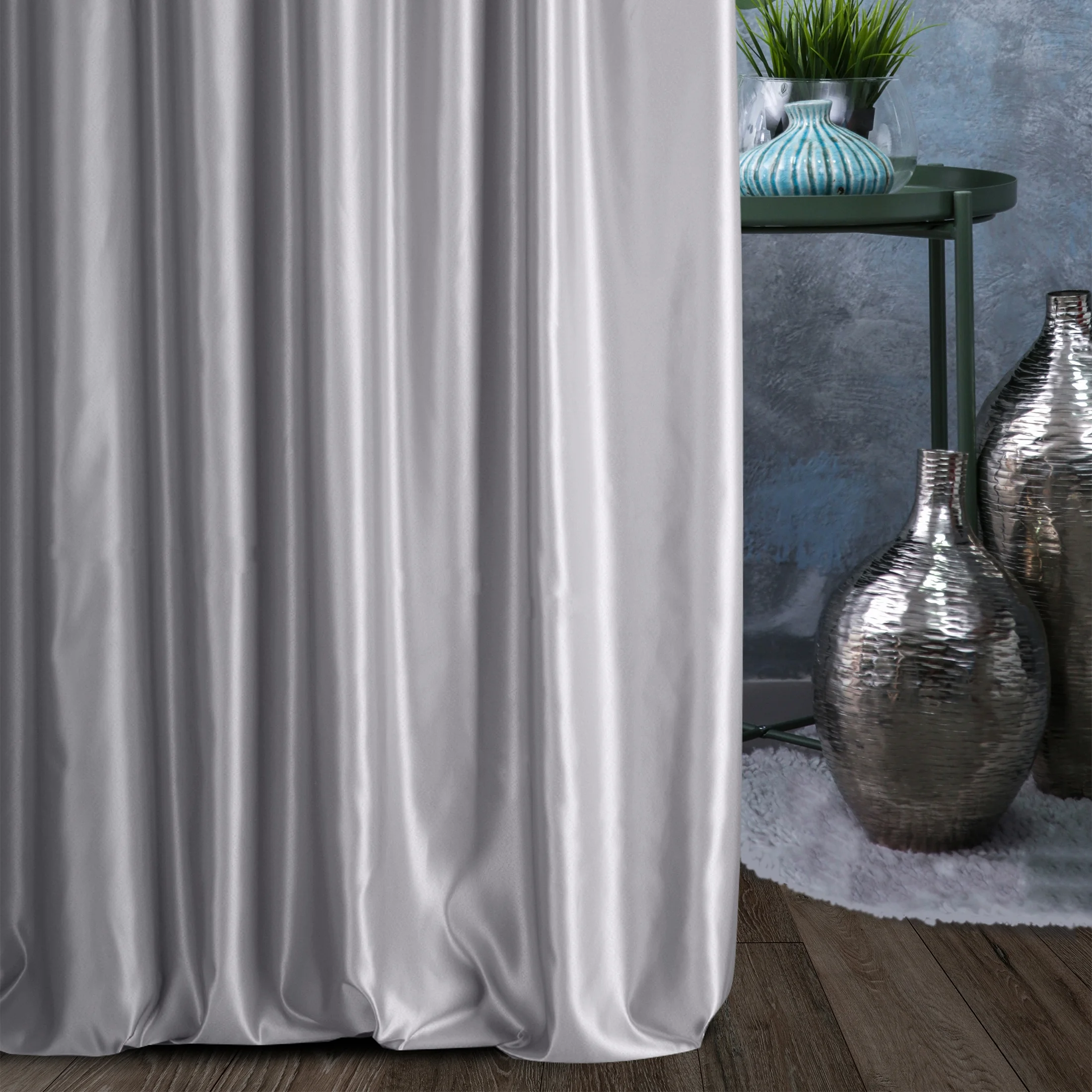 Tkanina zasłonowa jednokolorowa, gładka i lekka z wysokim połyskiem